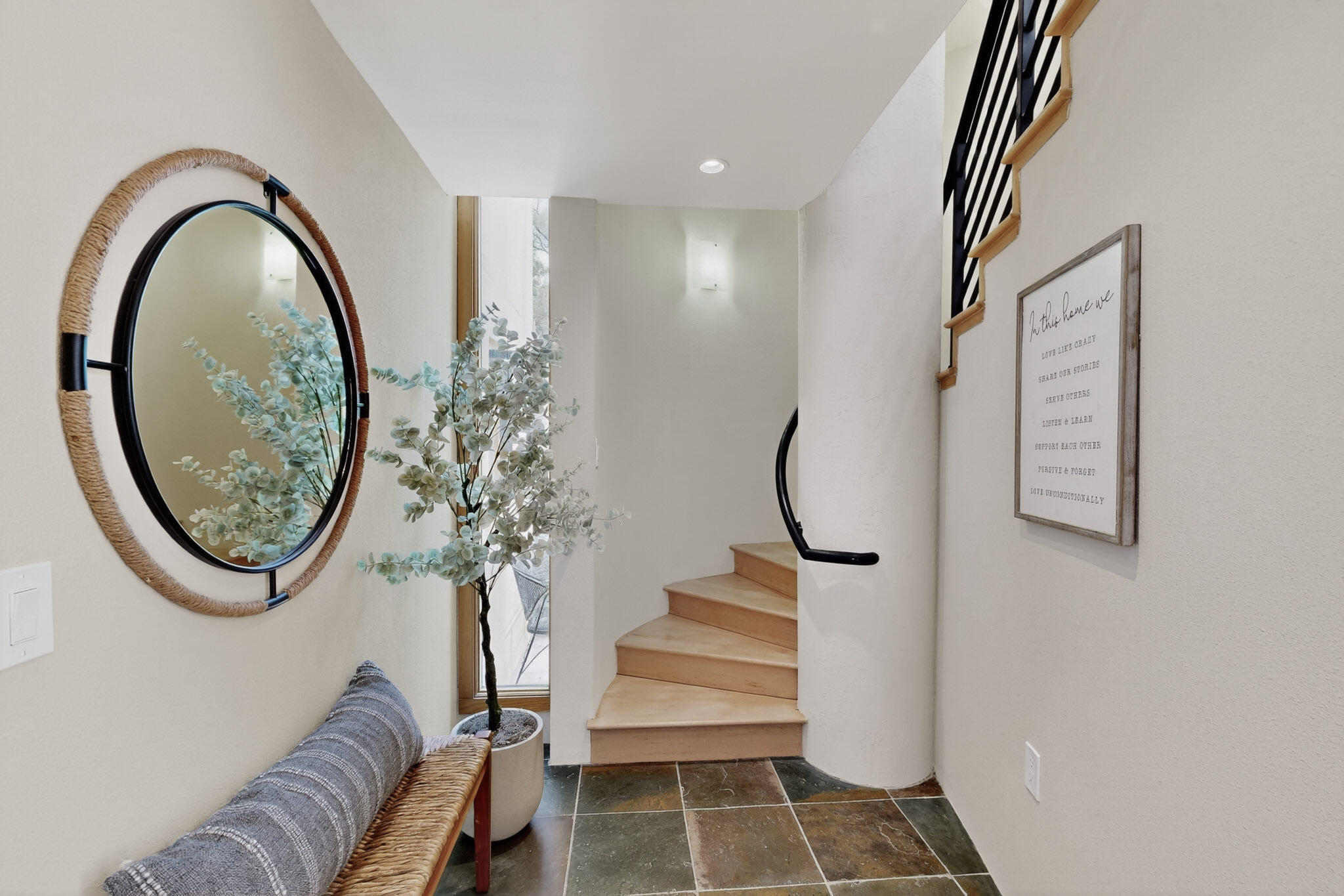 9323 HILTON Avenue NE