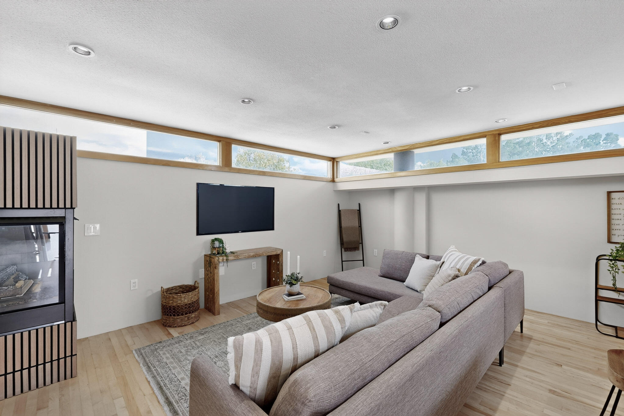 9323 HILTON Avenue NE