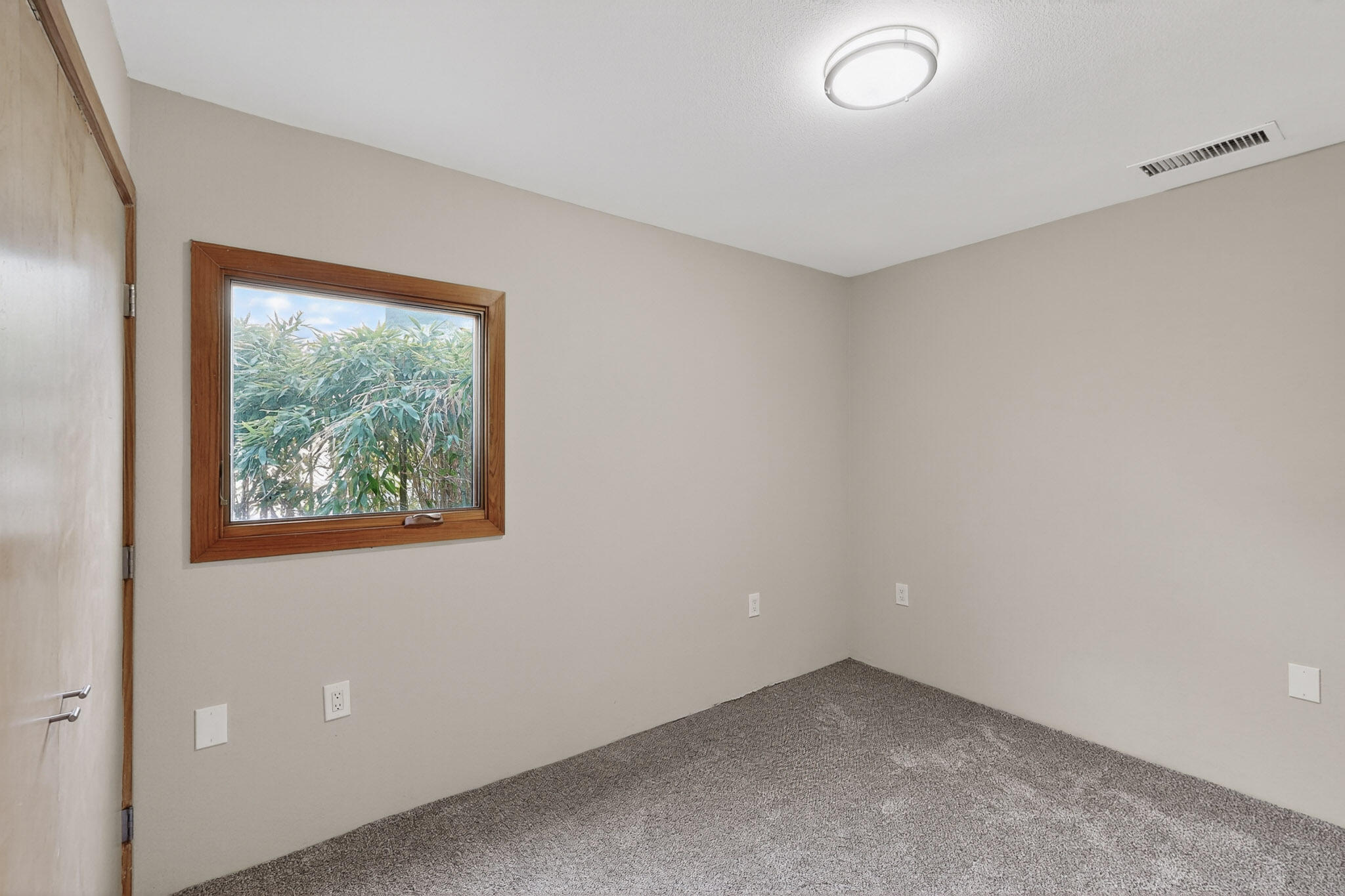 9323 HILTON Avenue NE