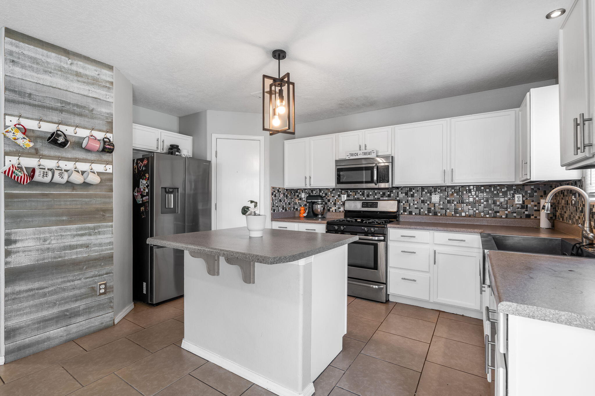 704 Nicklaus Drive SW