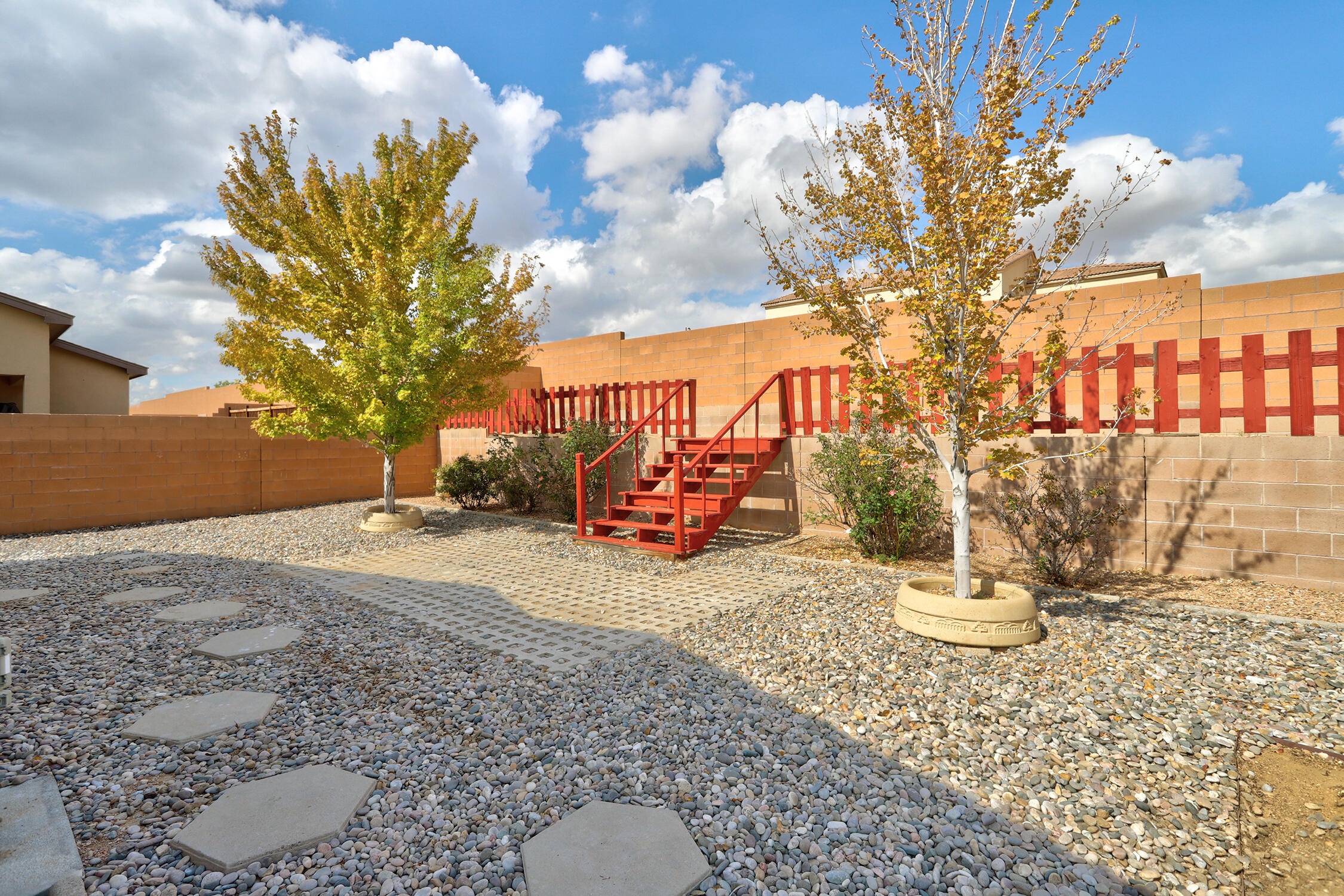 6209 NACIONAL Road NW