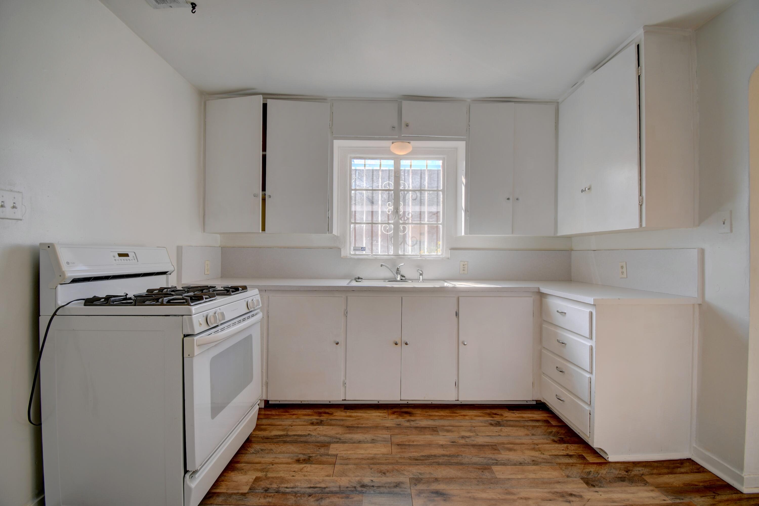 215 MAPLE Street NE