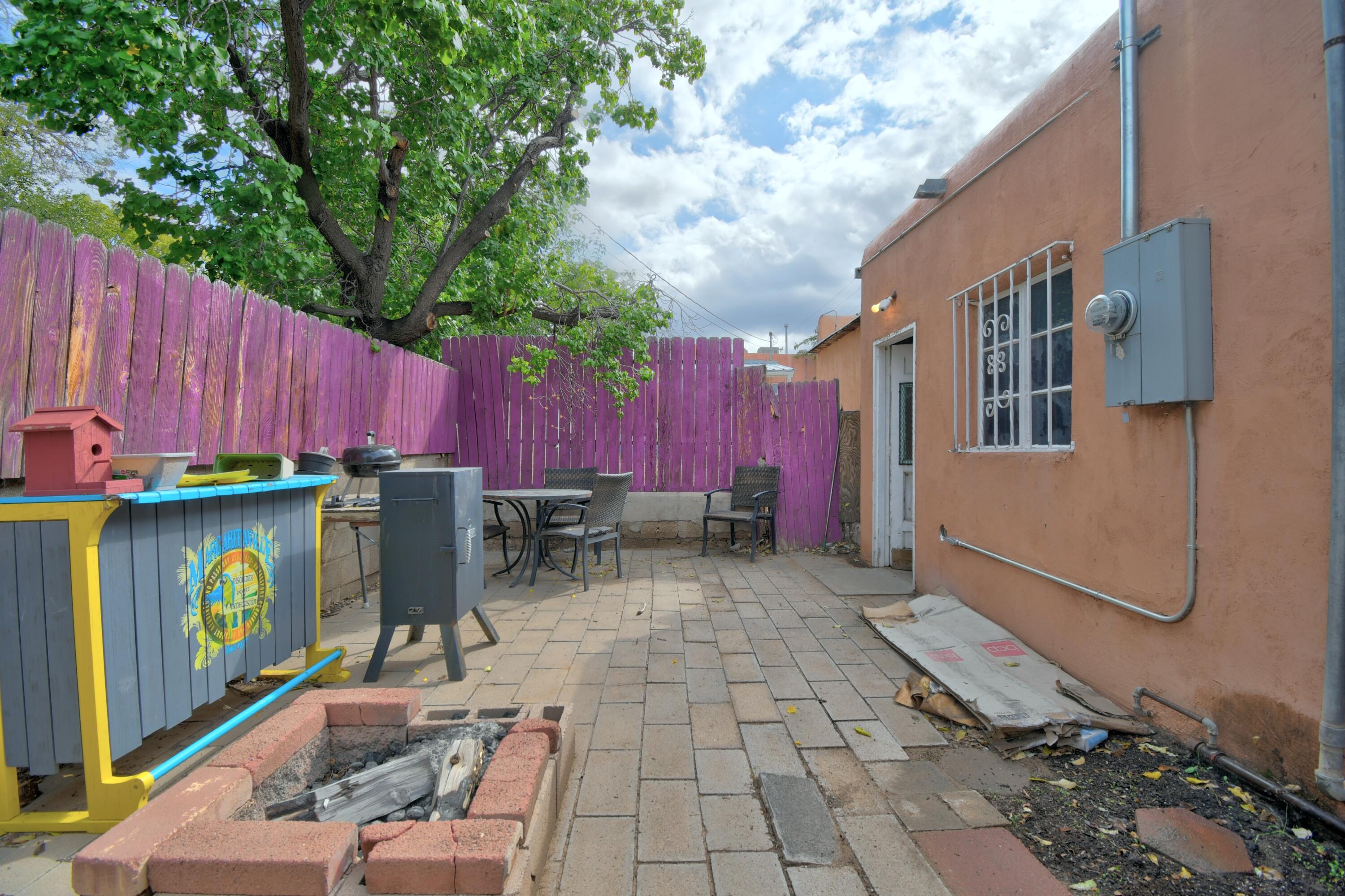 215 MAPLE Street NE
