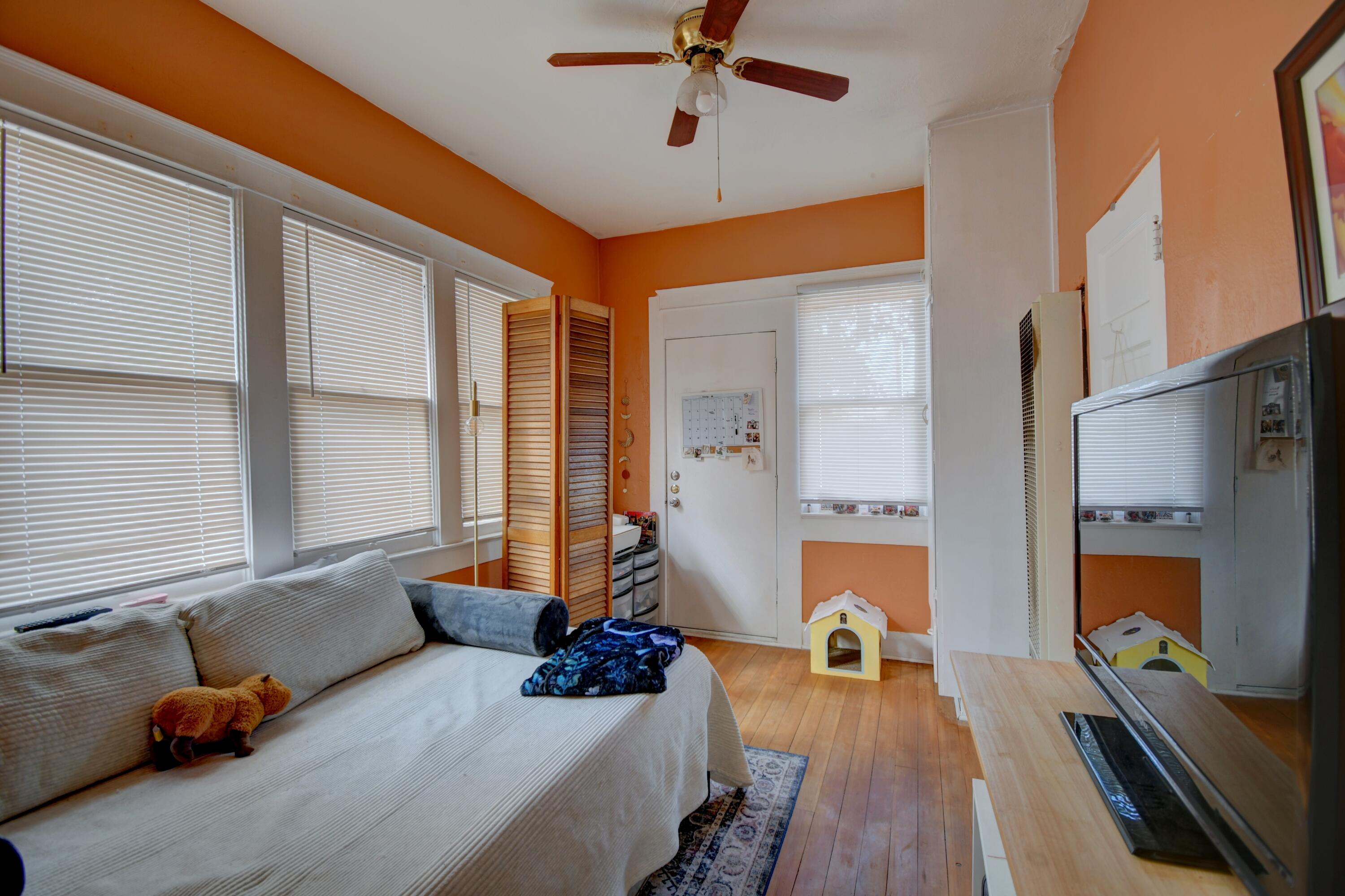 215 MAPLE Street NE