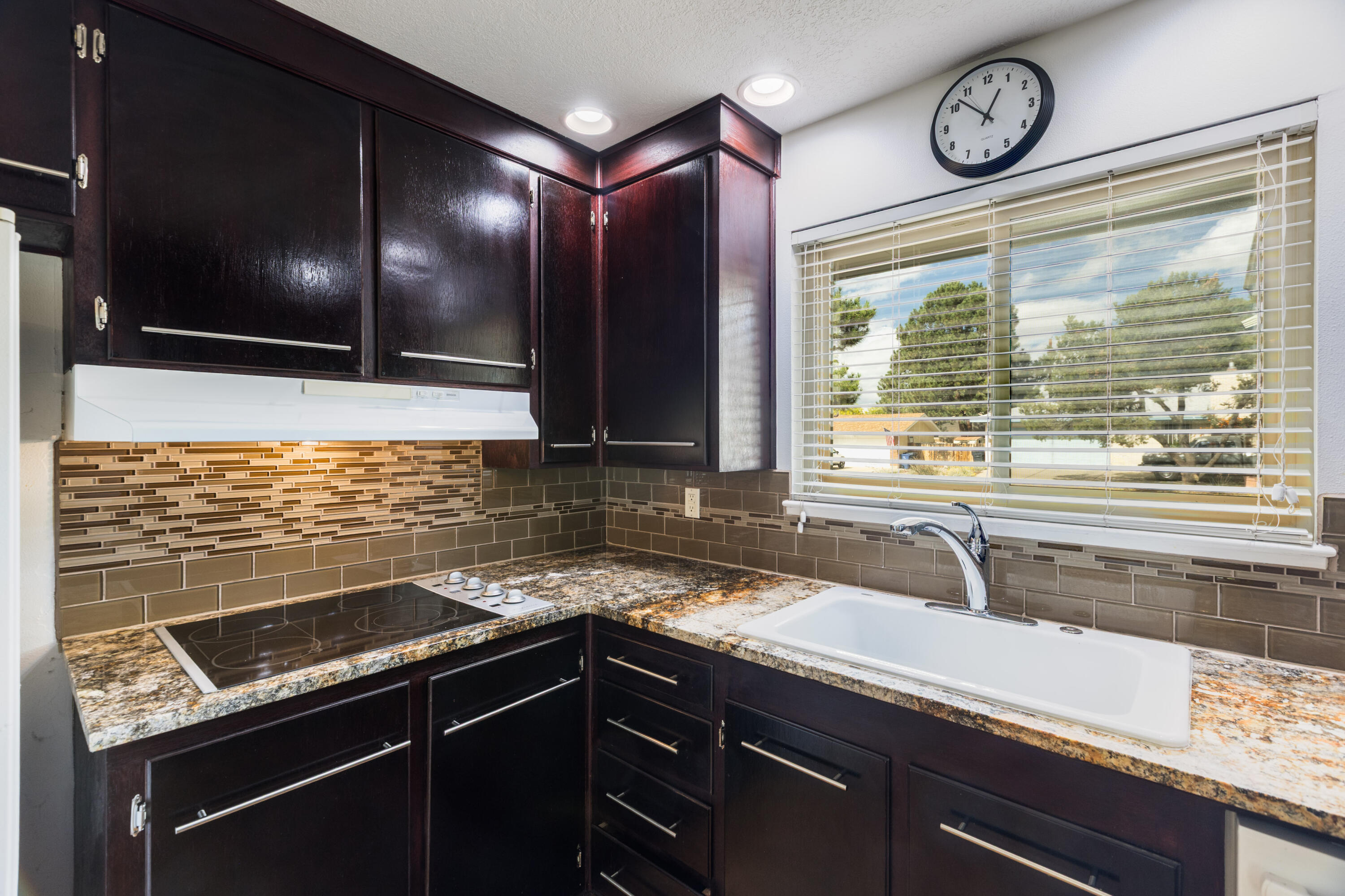 7212 CARRIVEAU Avenue NE