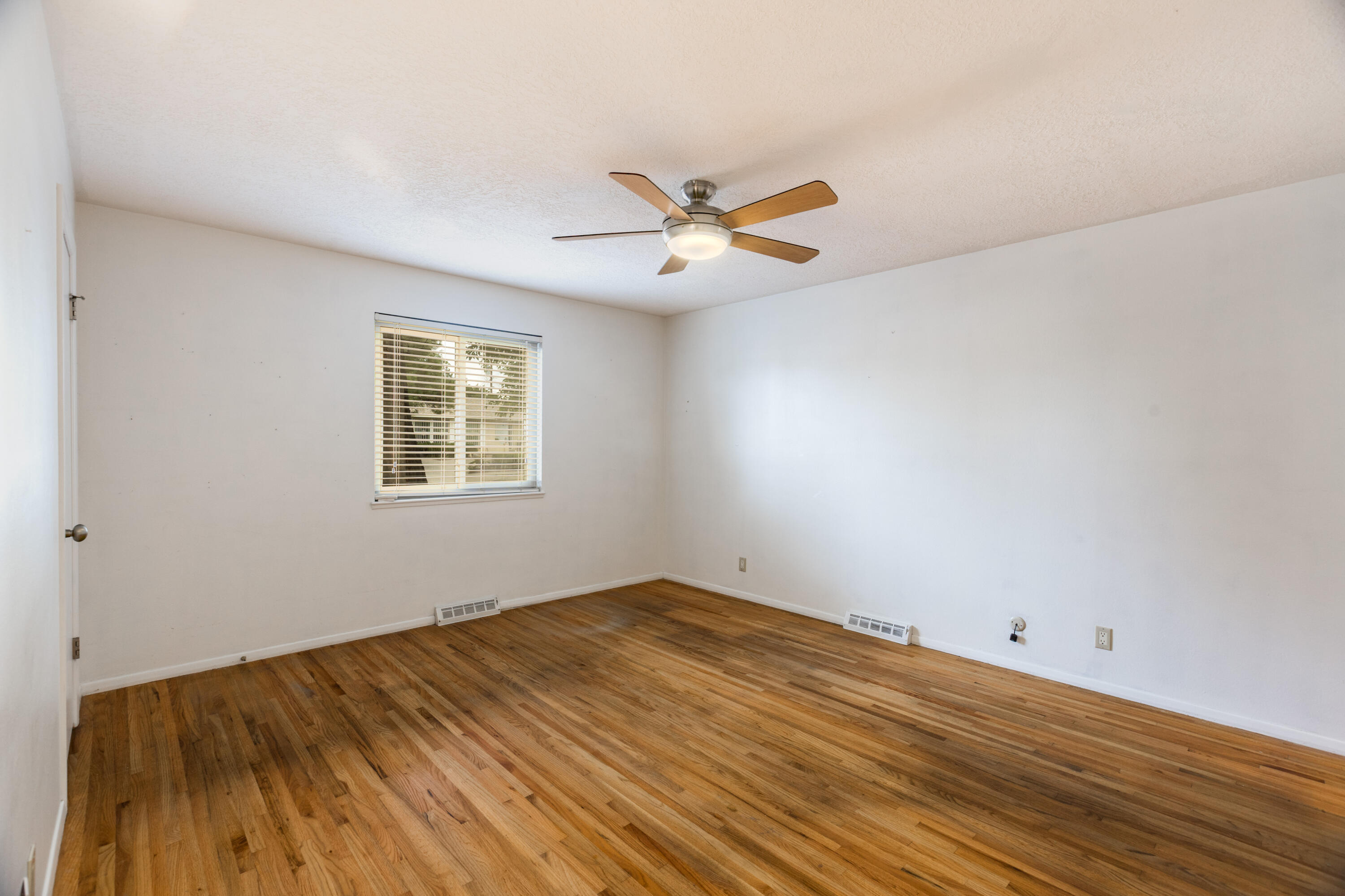 7212 CARRIVEAU Avenue NE