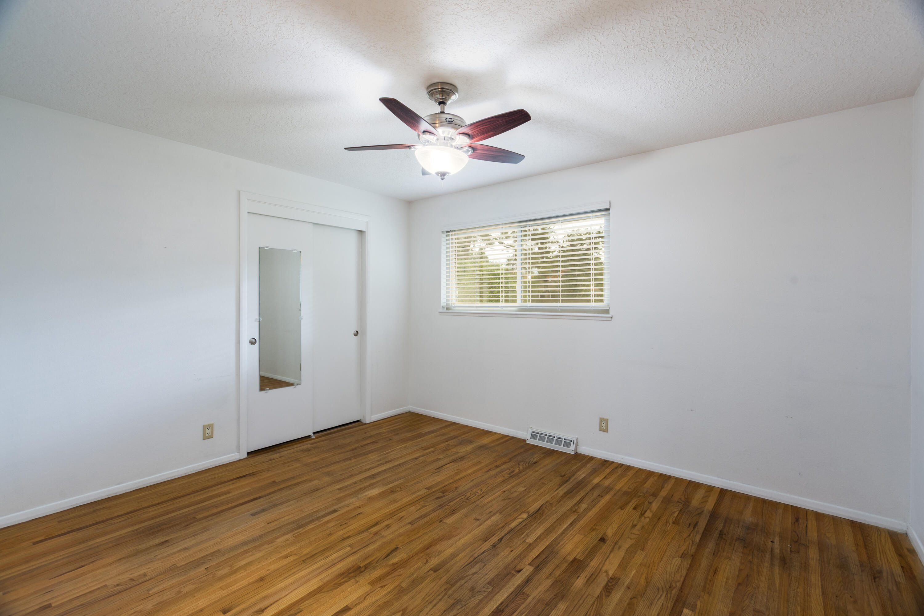 7212 CARRIVEAU Avenue NE