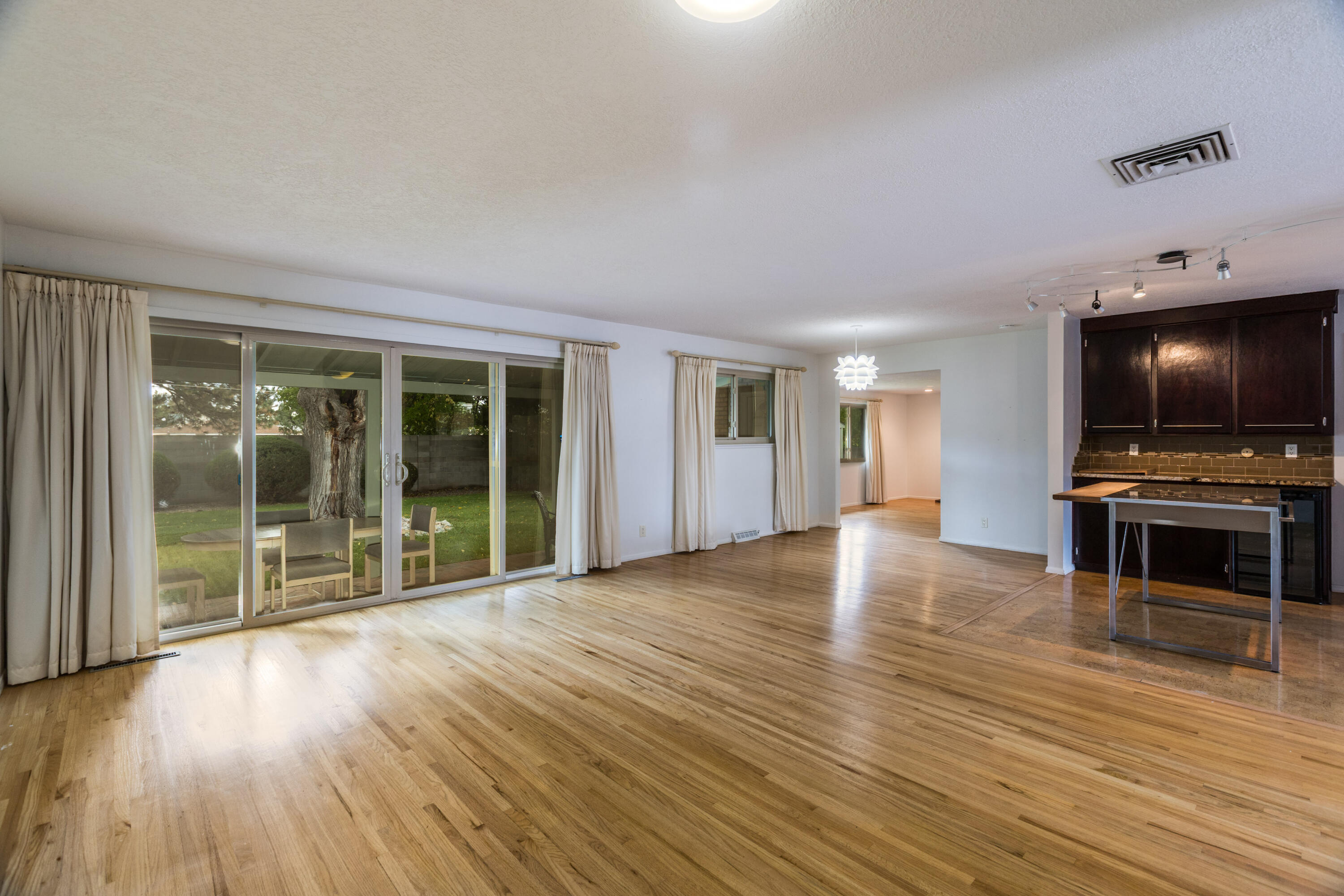 7212 CARRIVEAU Avenue NE