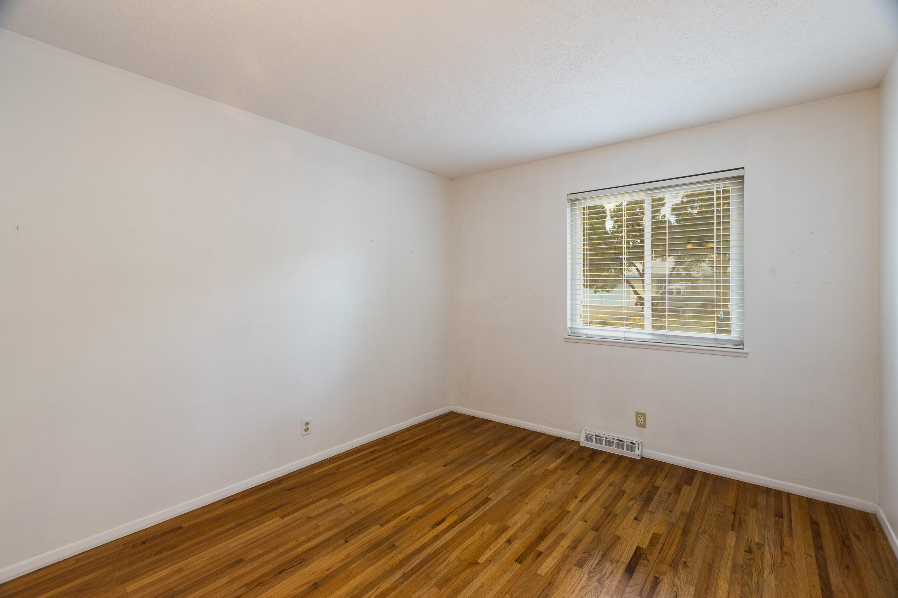 7212 CARRIVEAU Avenue NE