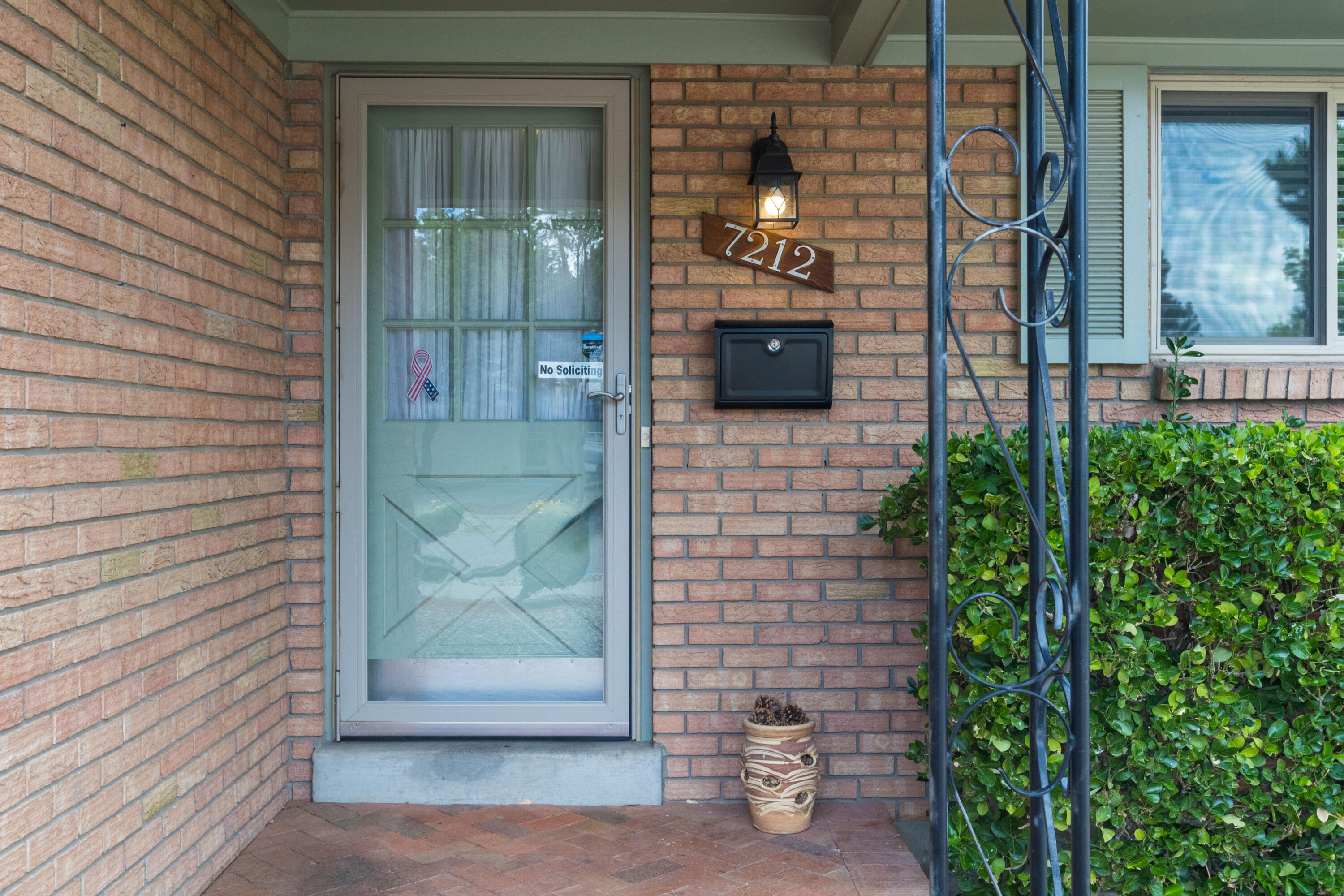 7212 CARRIVEAU Avenue NE