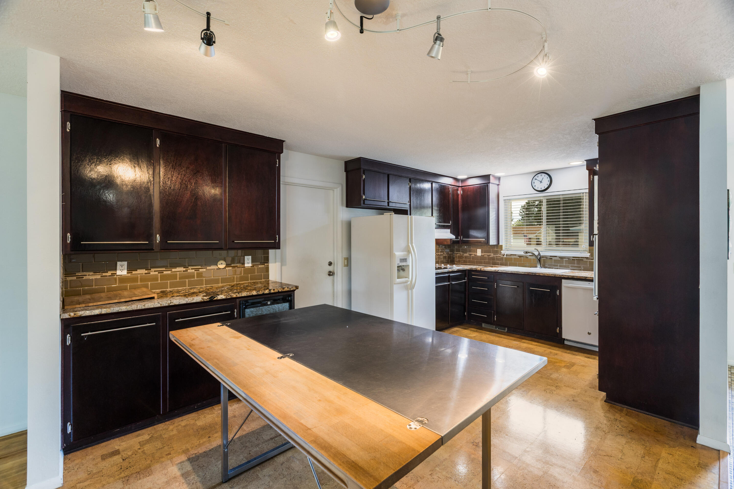 7212 CARRIVEAU Avenue NE