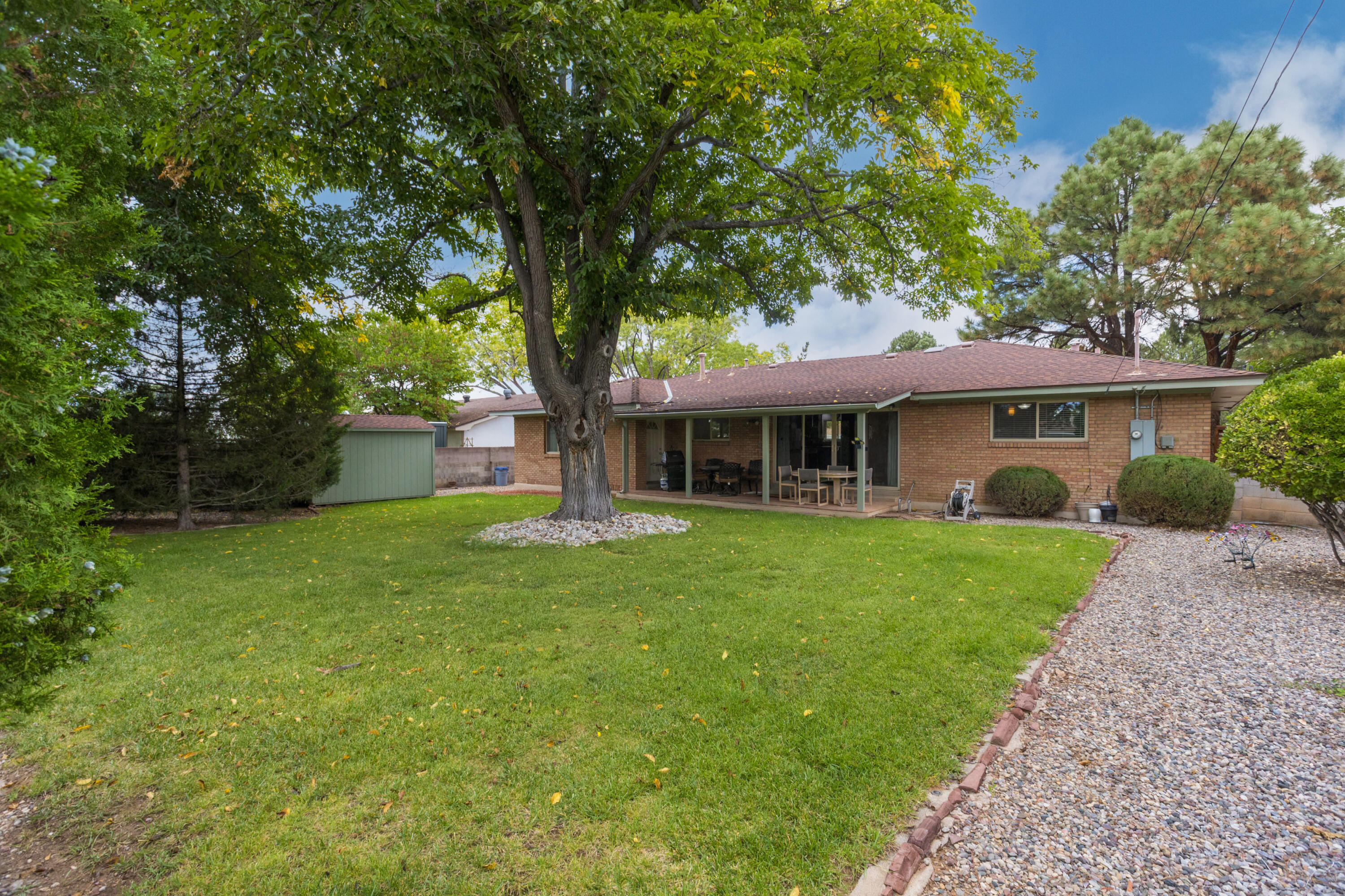 7212 CARRIVEAU Avenue NE