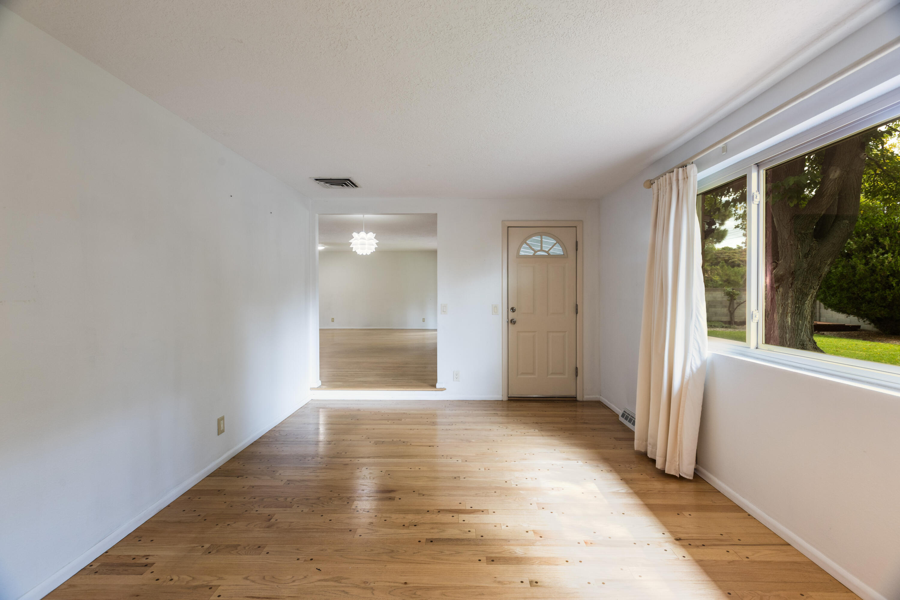 7212 CARRIVEAU Avenue NE