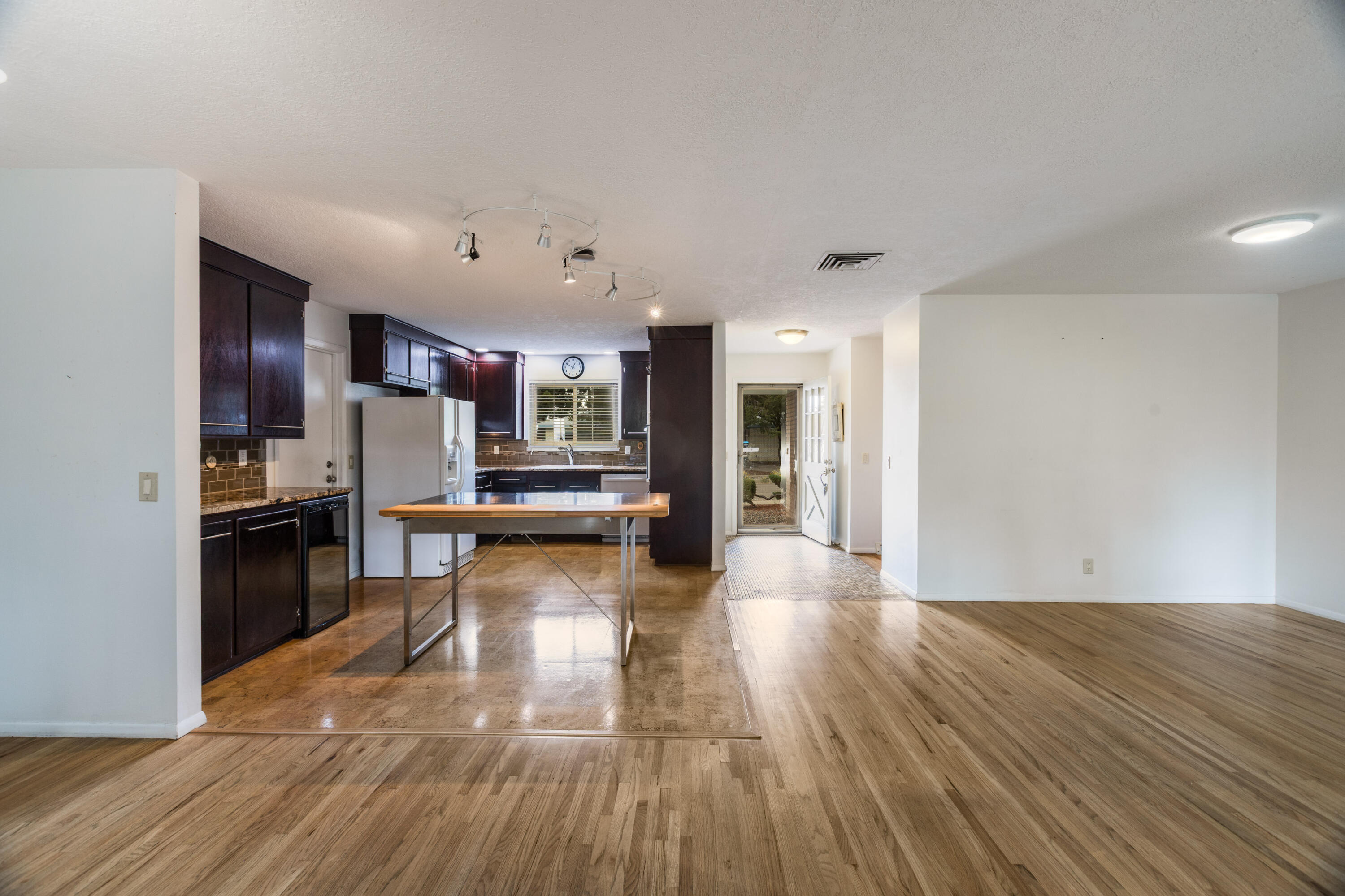 7212 CARRIVEAU Avenue NE