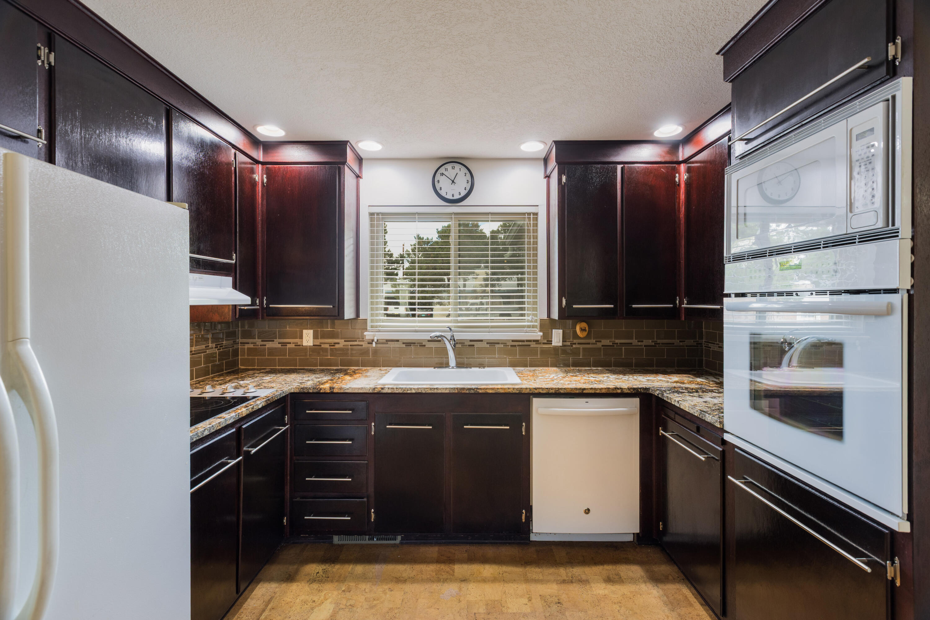 7212 CARRIVEAU Avenue NE