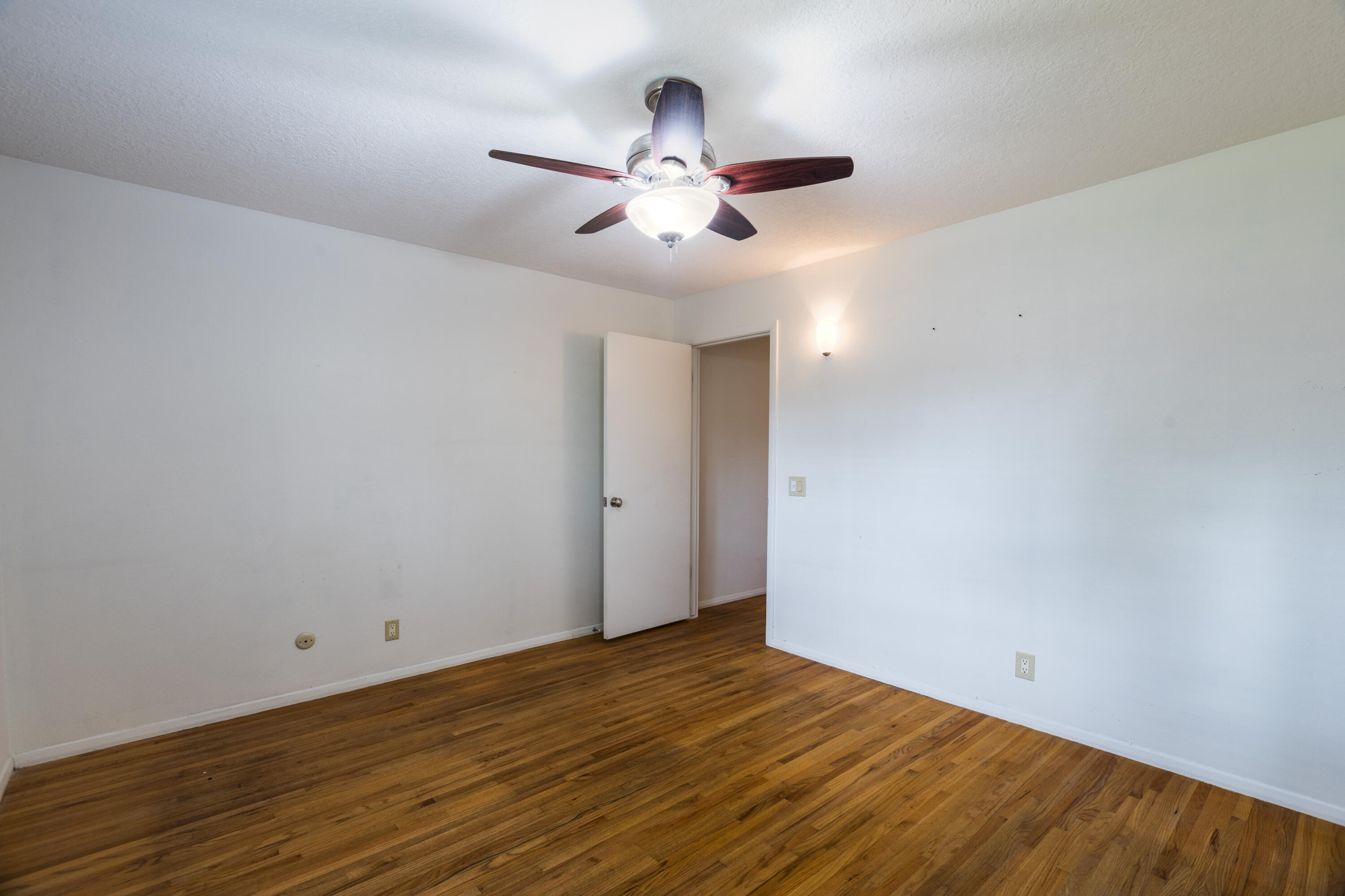 7212 CARRIVEAU Avenue NE