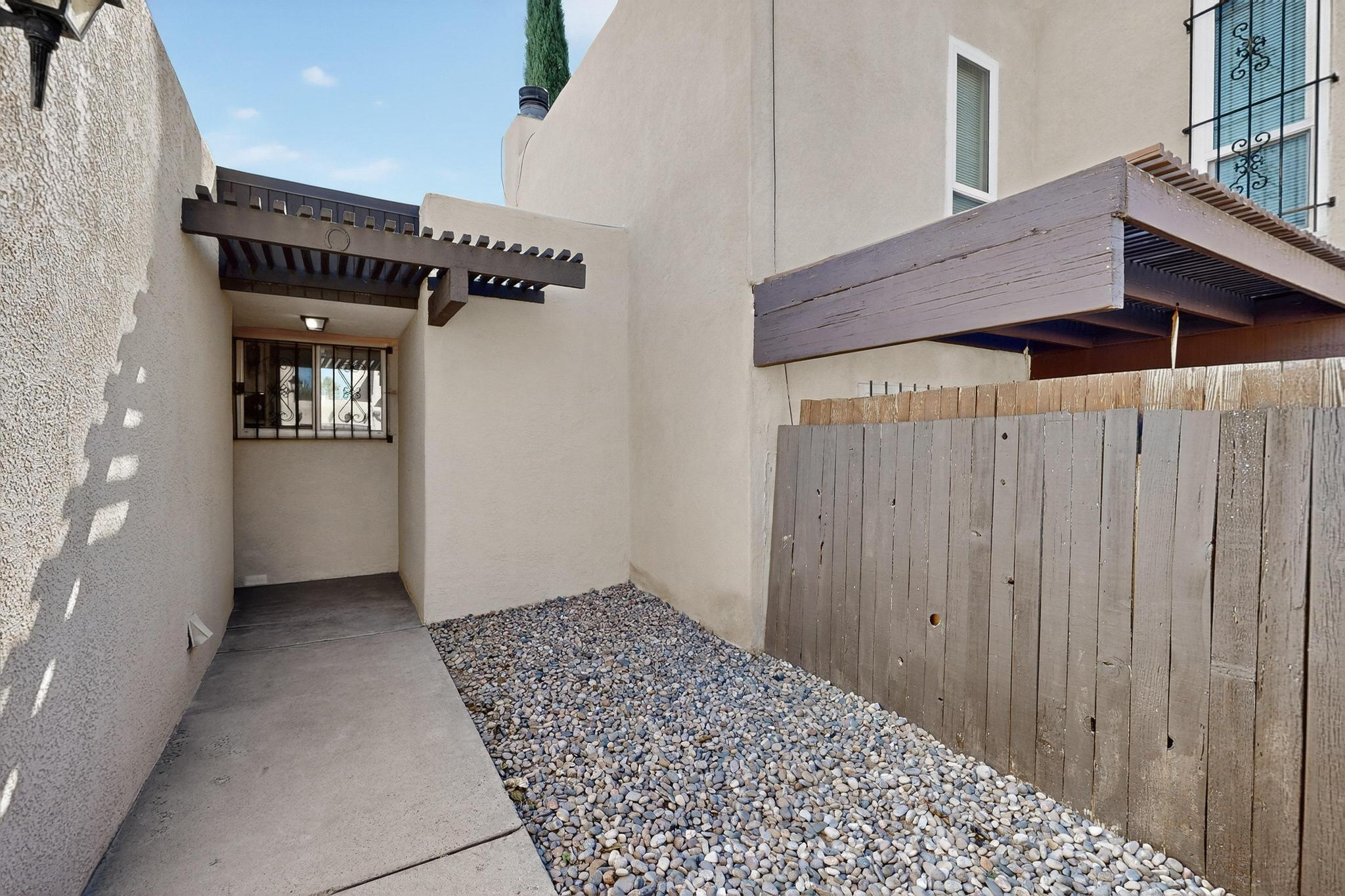 49 Calle San Blas NE