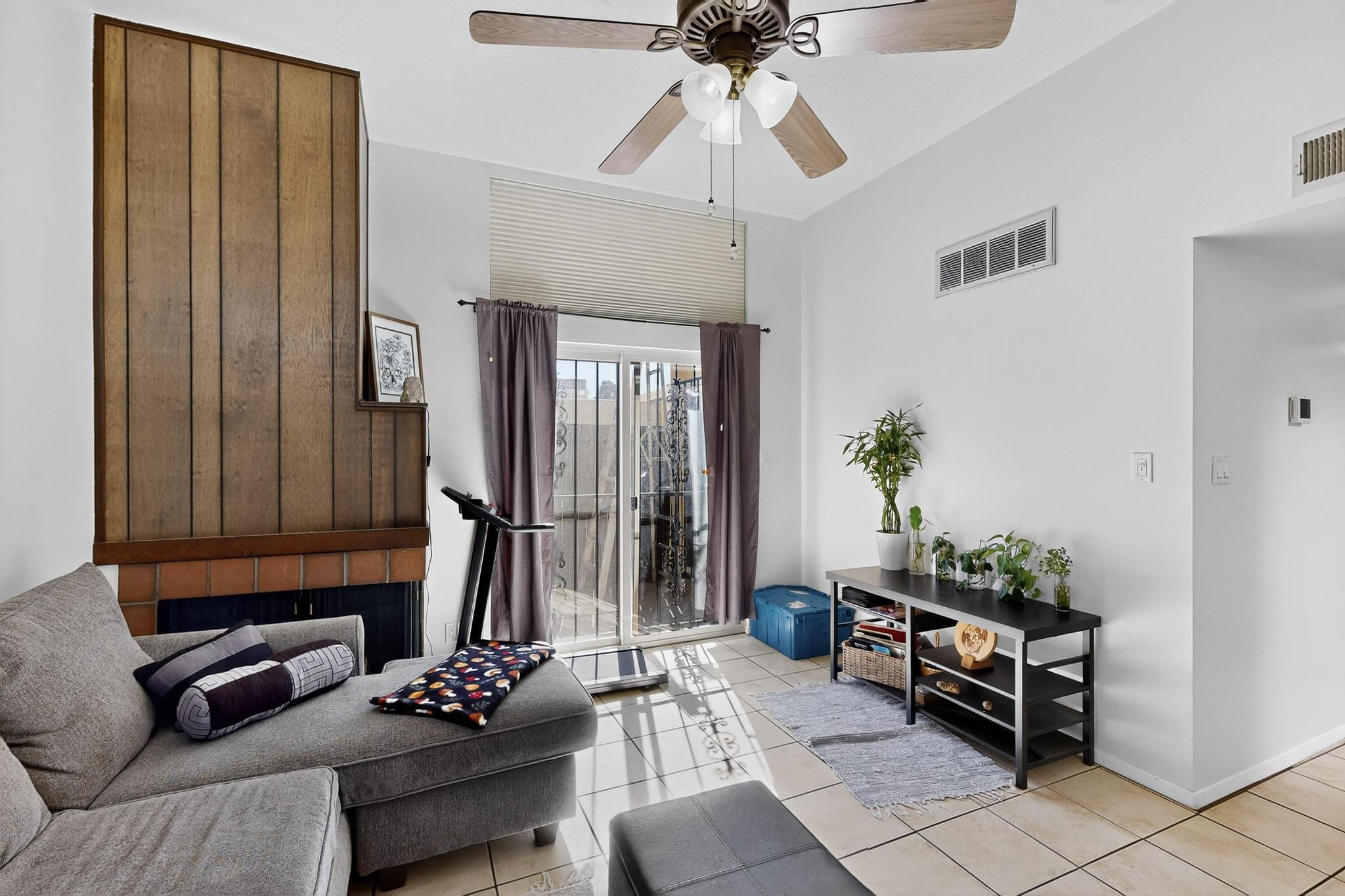 49 Calle San Blas NE