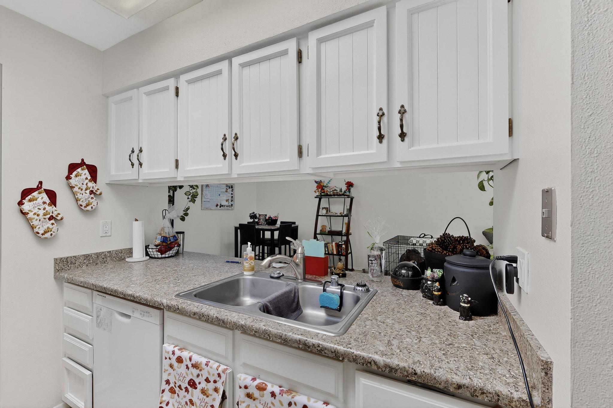 49 Calle San Blas NE