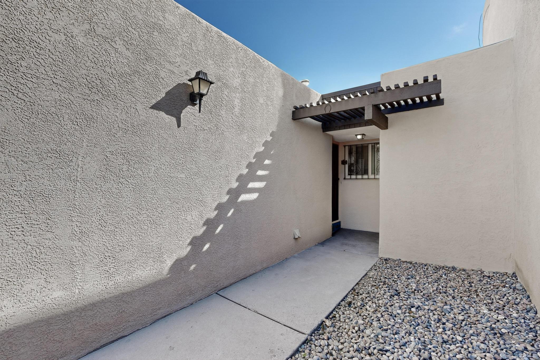 49 Calle San Blas NE