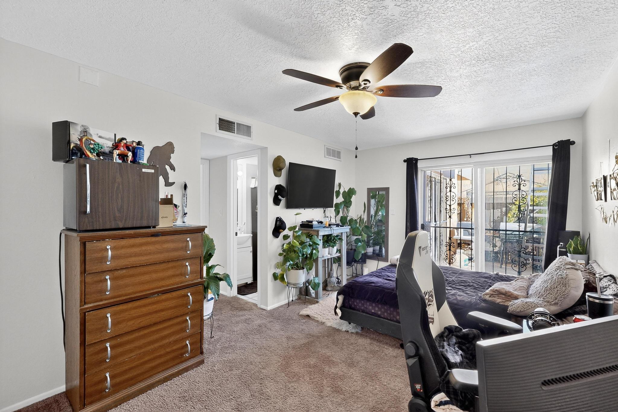 49 Calle San Blas NE