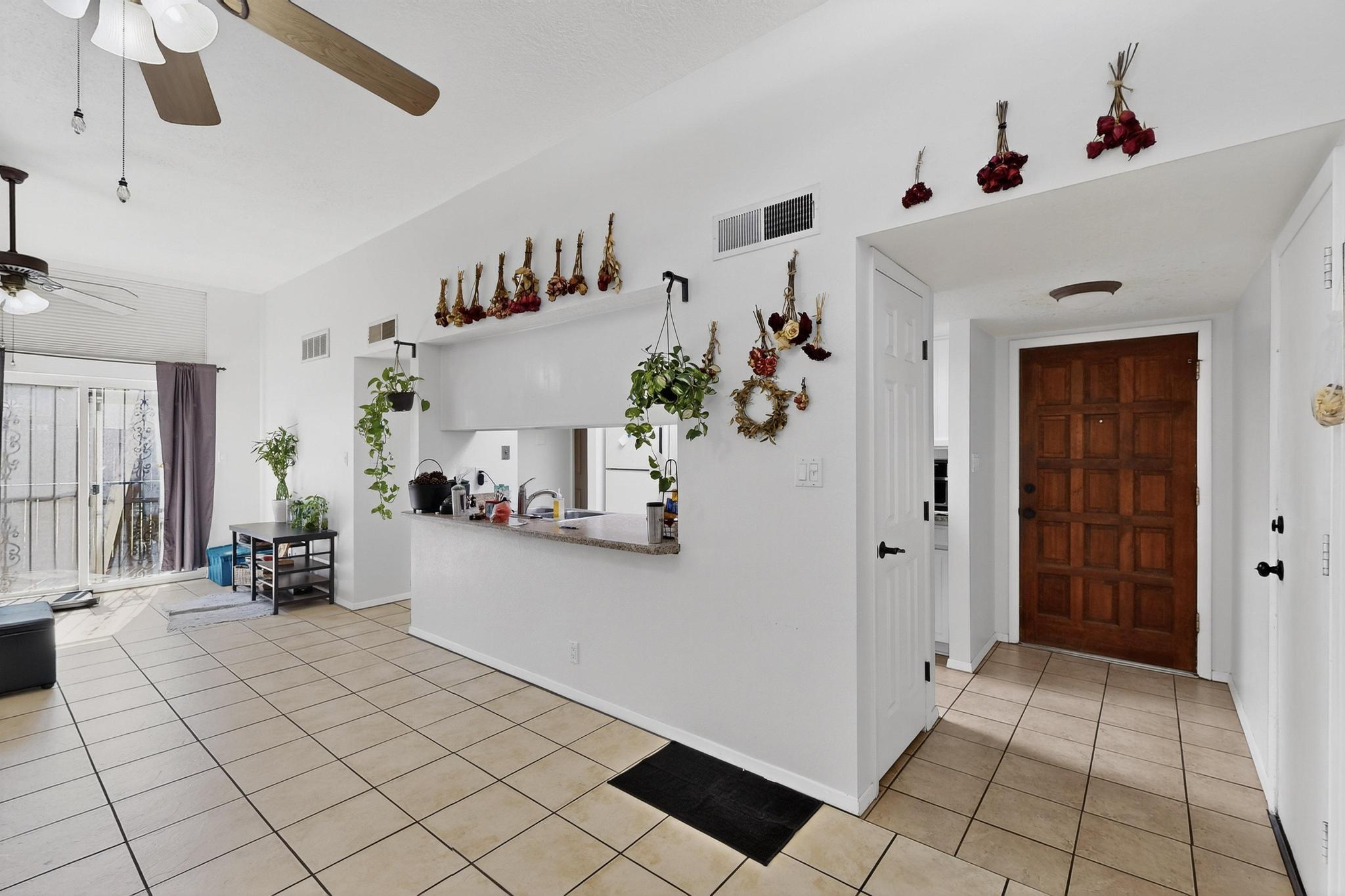 49 Calle San Blas NE