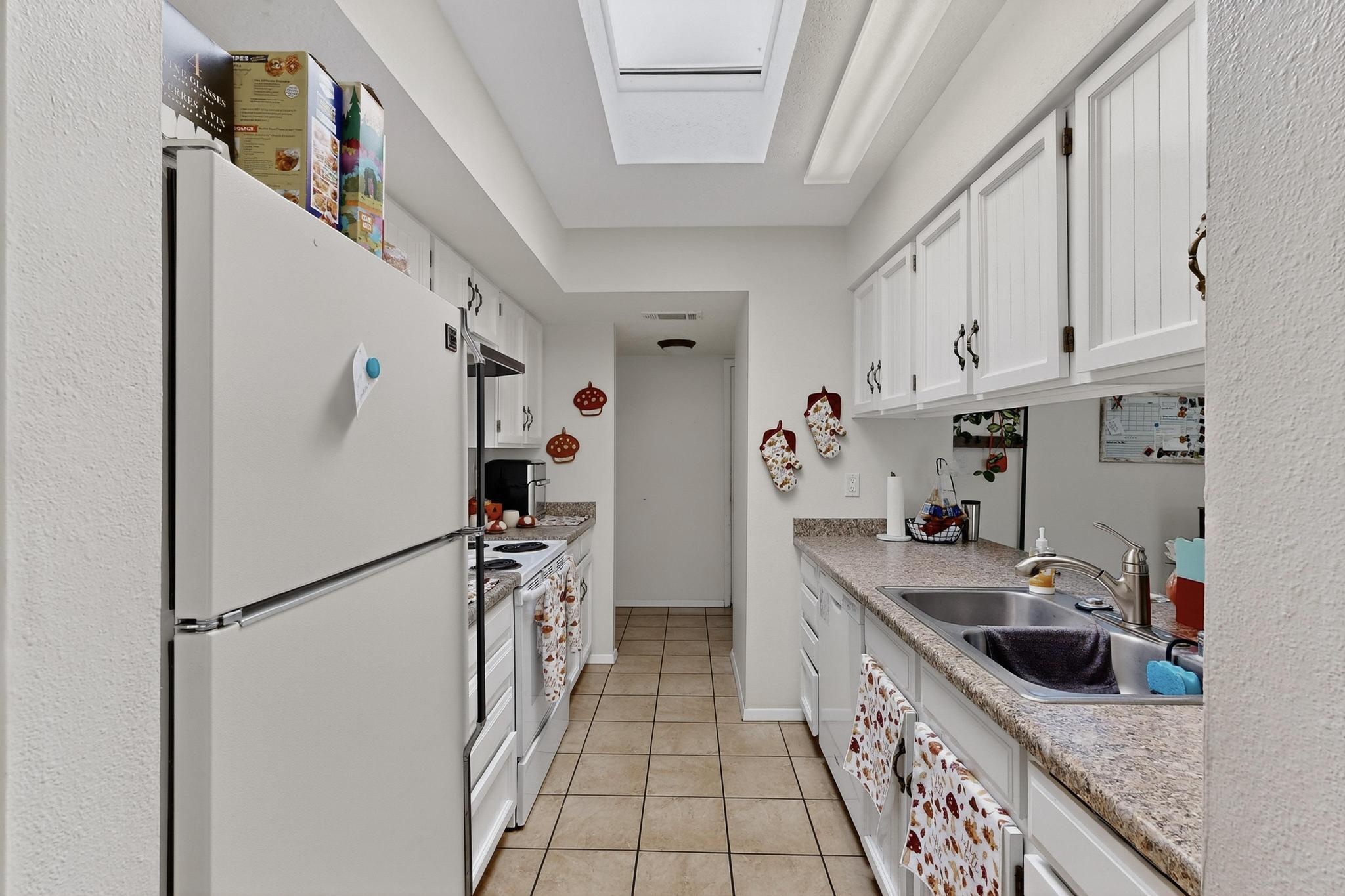 49 Calle San Blas NE