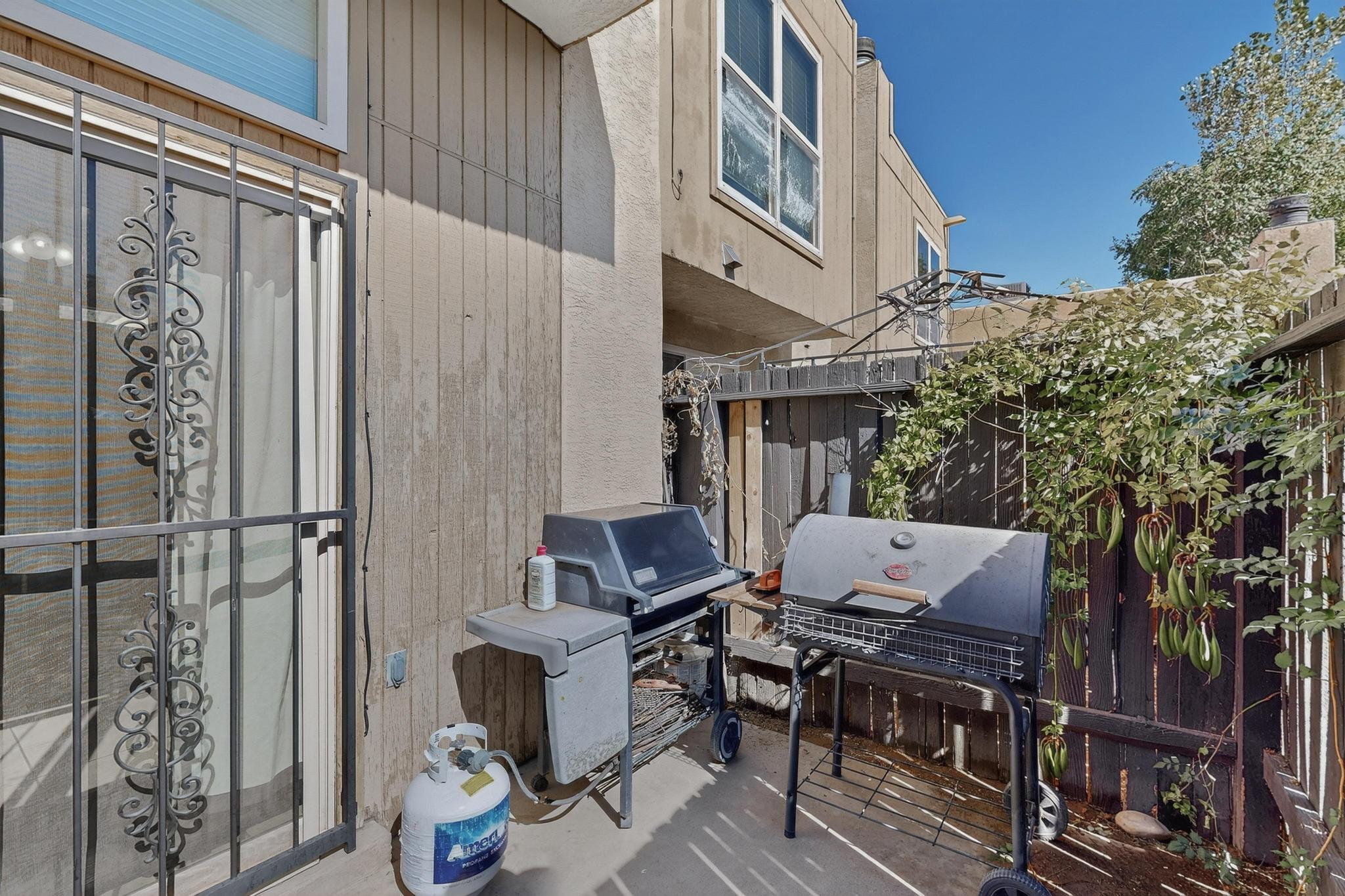 49 Calle San Blas NE