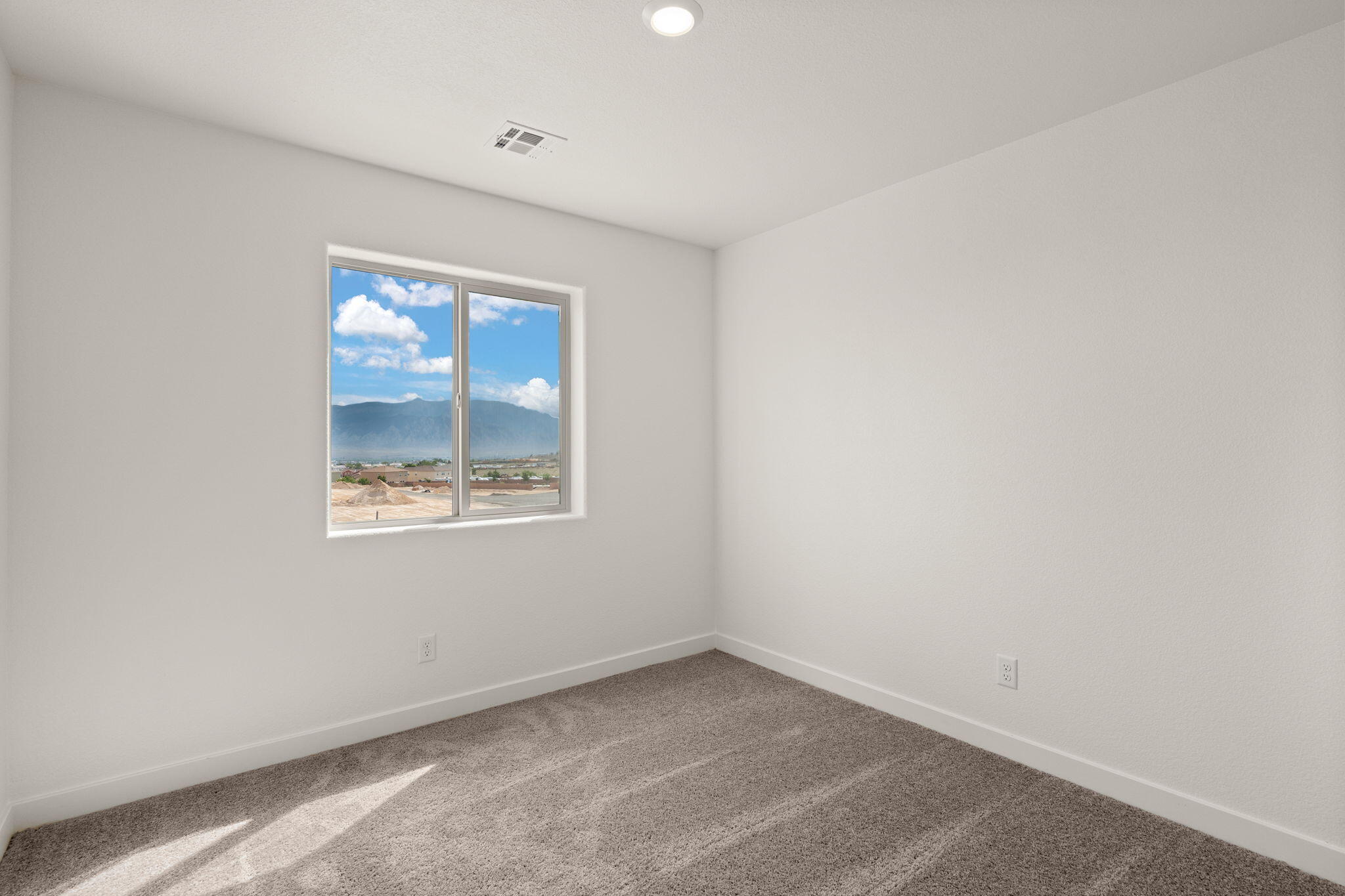 1533 Rawhide Loop NE