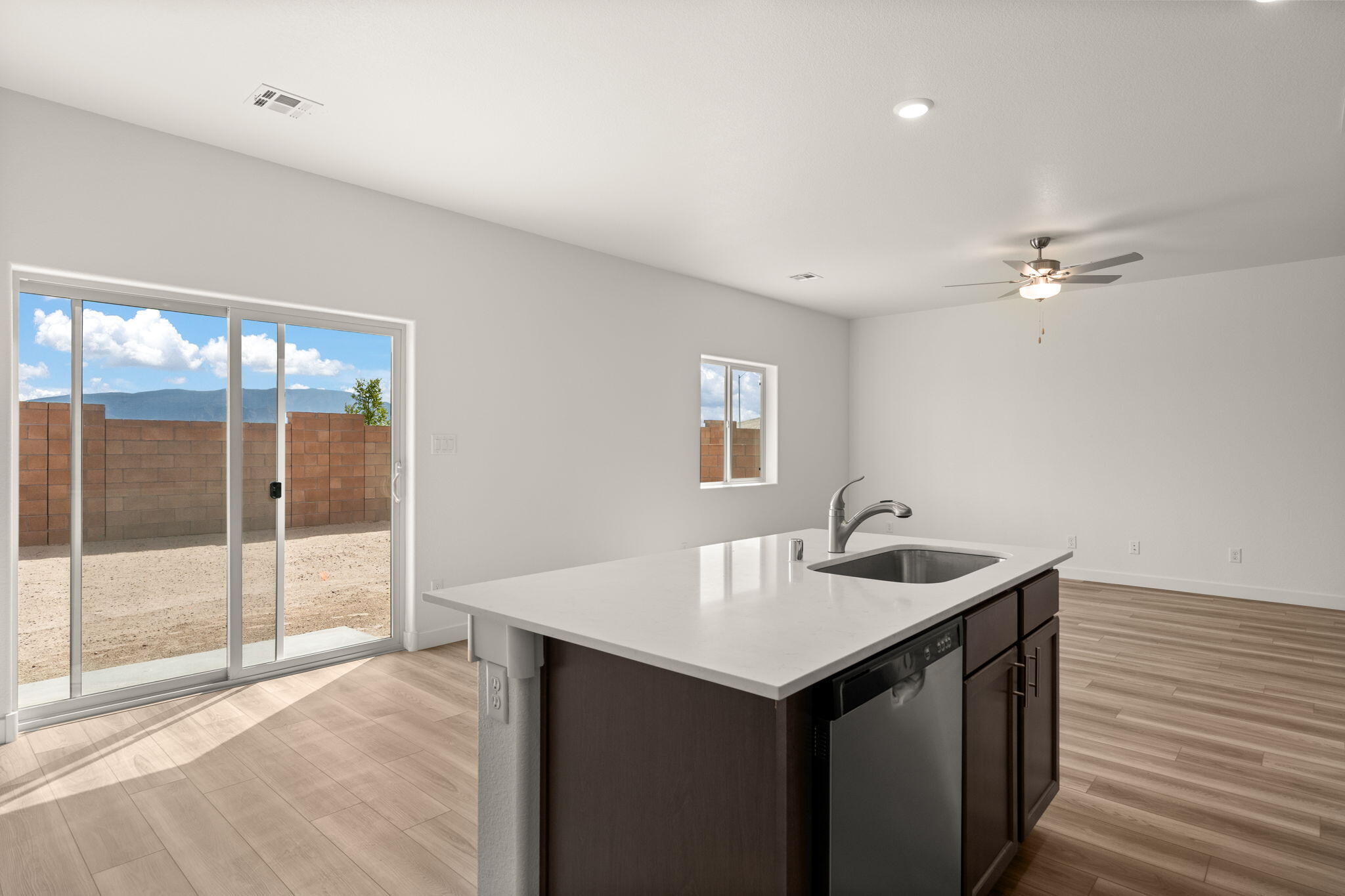 1533 Rawhide Loop NE