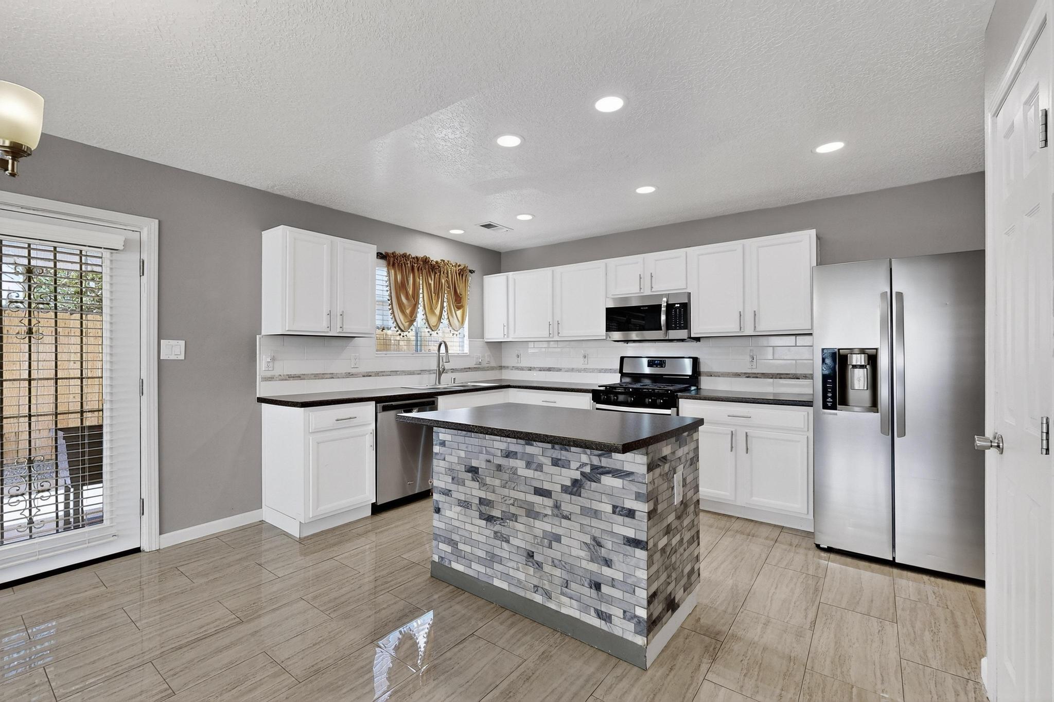 2005 Sea Breeze Street NW