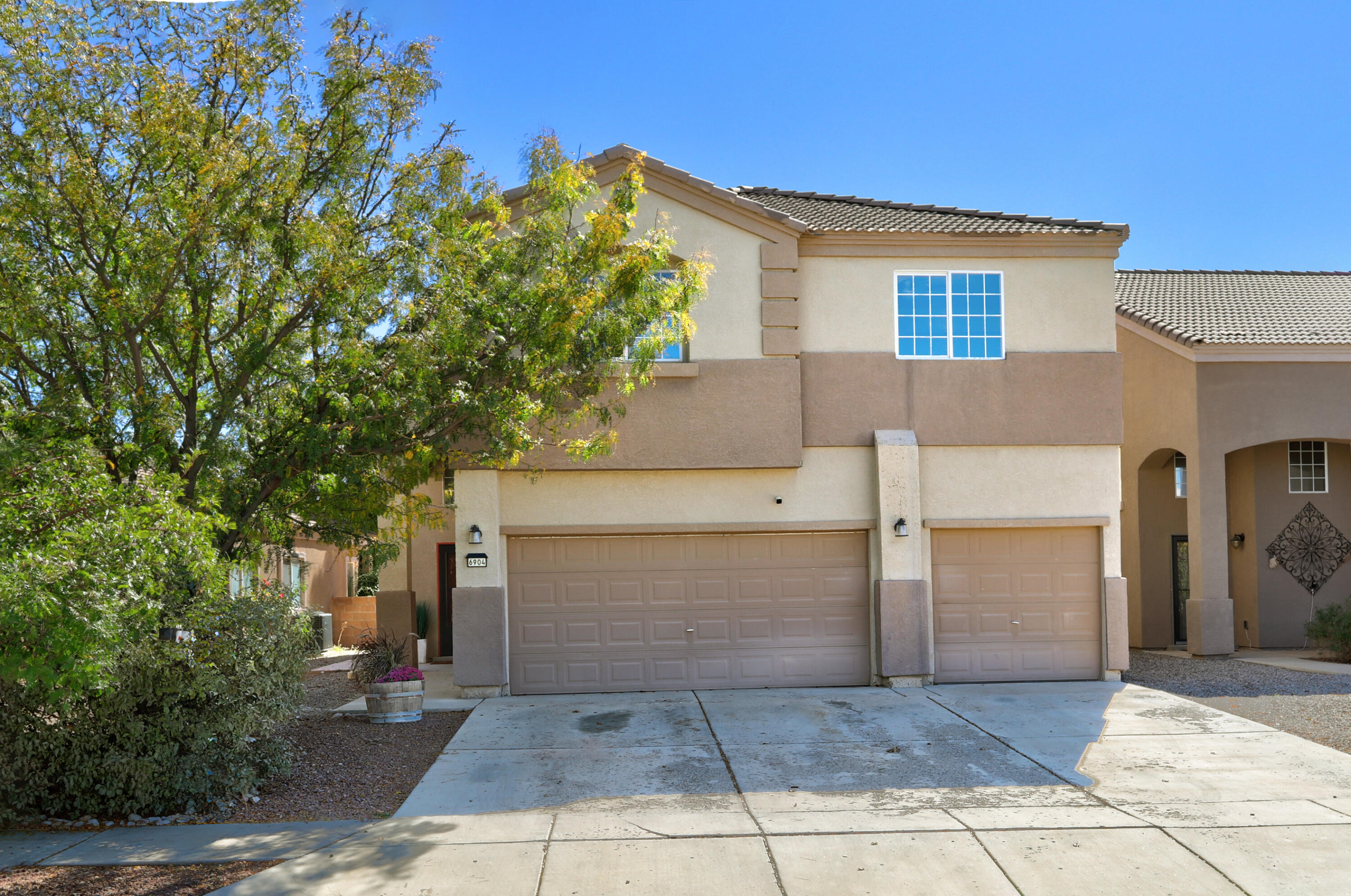 6904 Tree Line Avenue NW