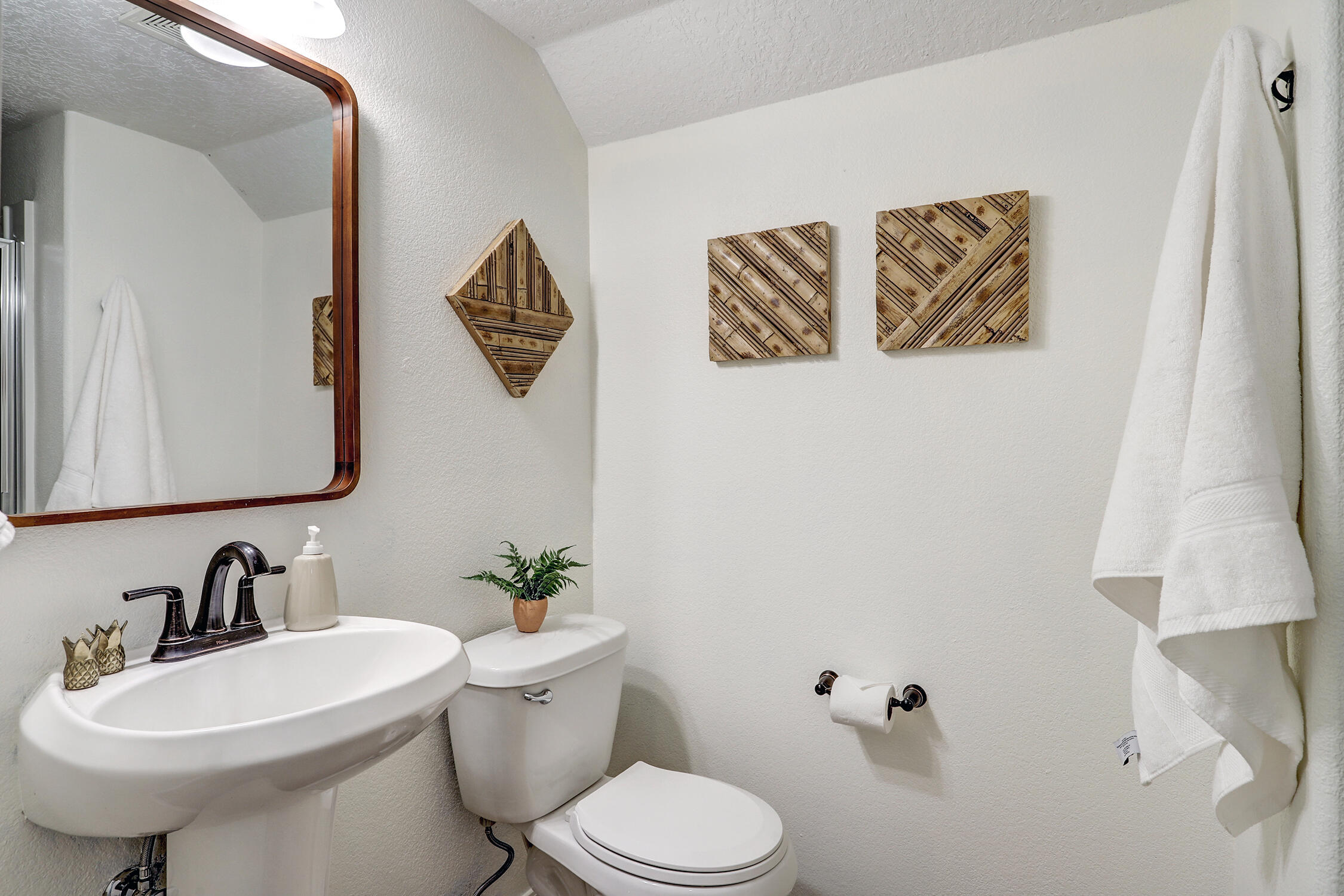 6904 Tree Line Avenue NW