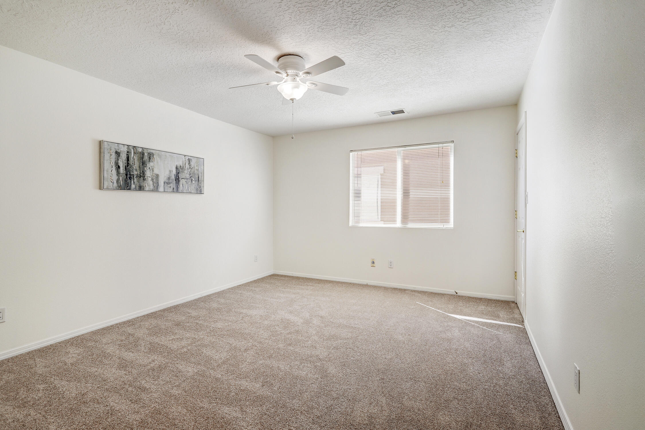 6904 Tree Line Avenue NW