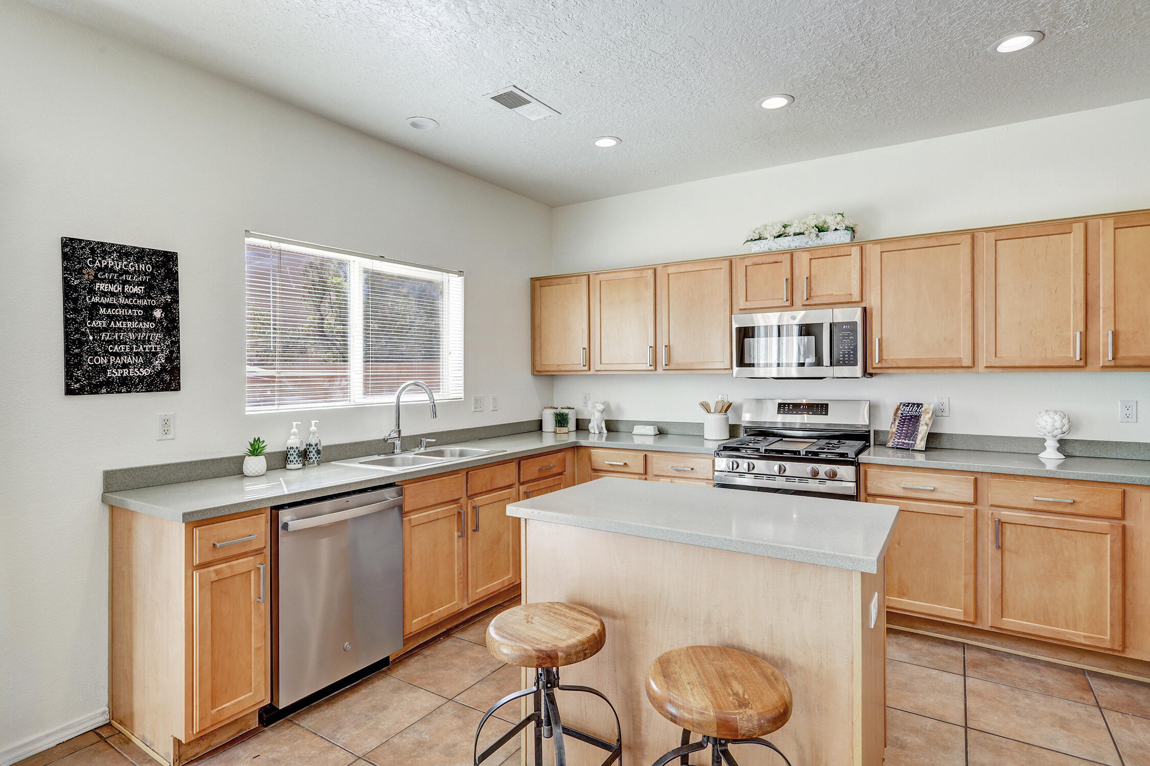 6904 Tree Line Avenue NW