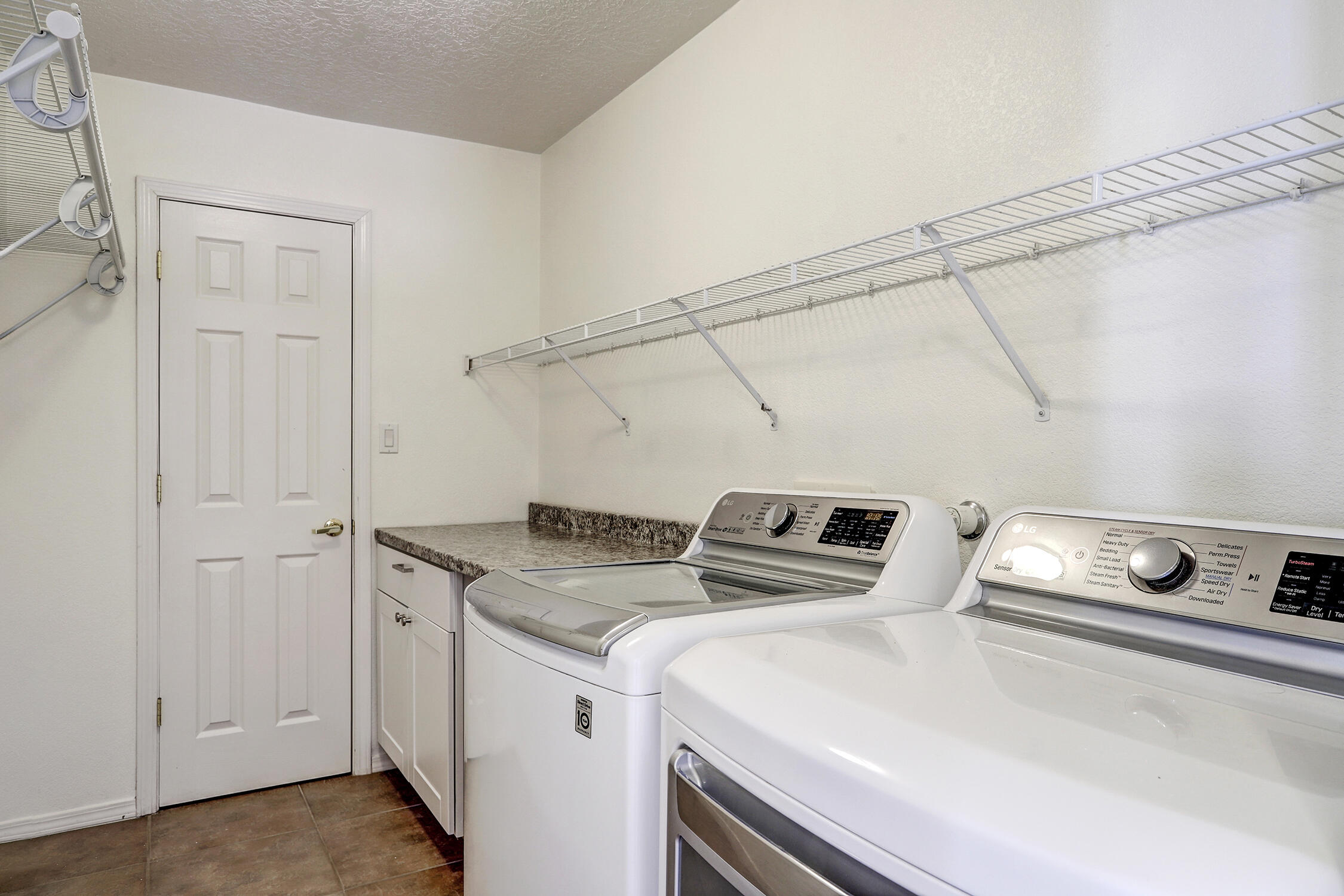 6904 Tree Line Avenue NW