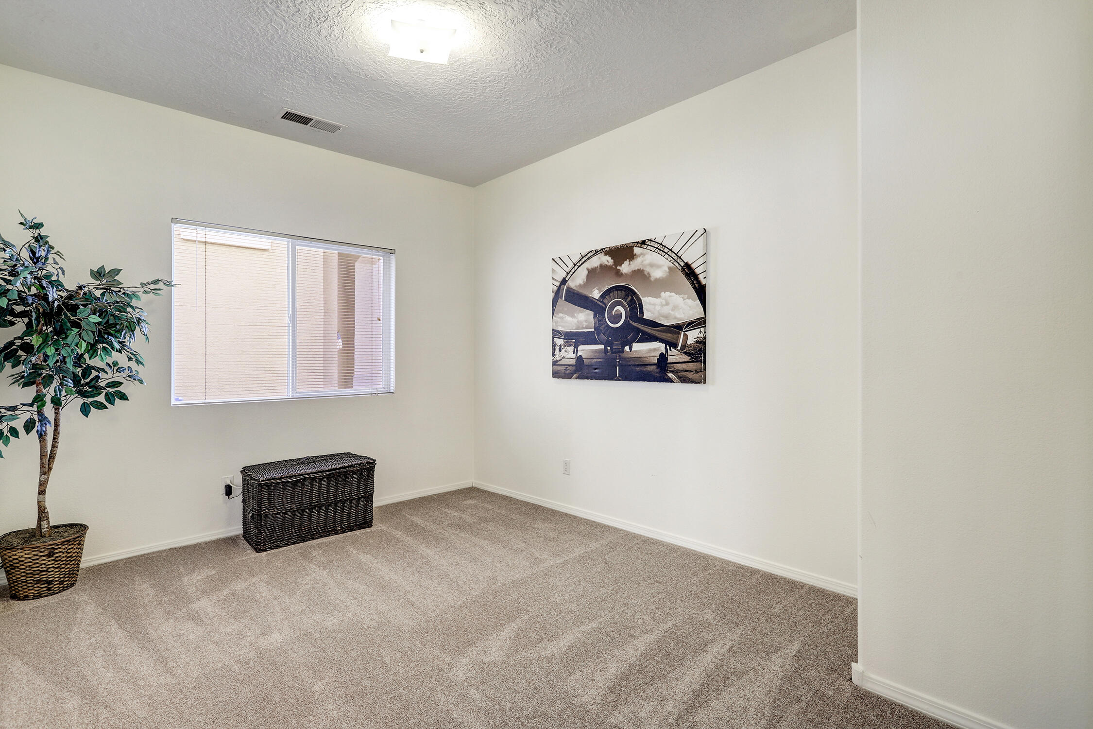 6904 Tree Line Avenue NW