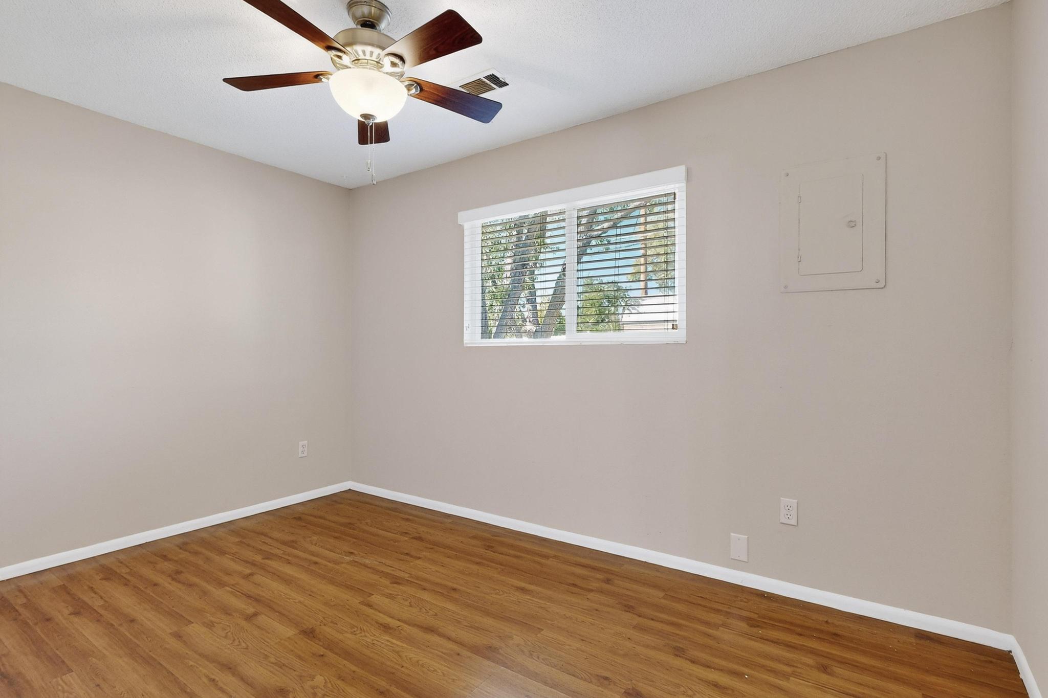 8801 Avenales Avenue NE