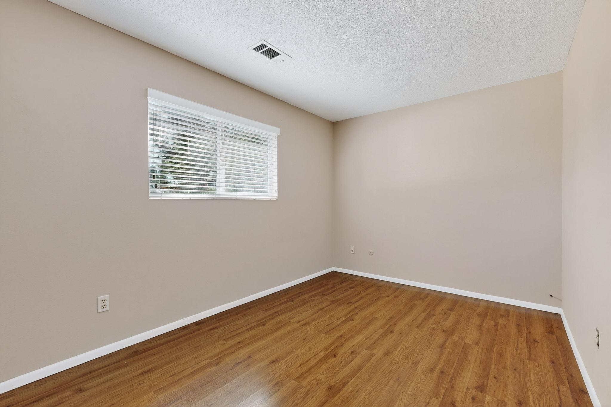 8801 Avenales Avenue NE