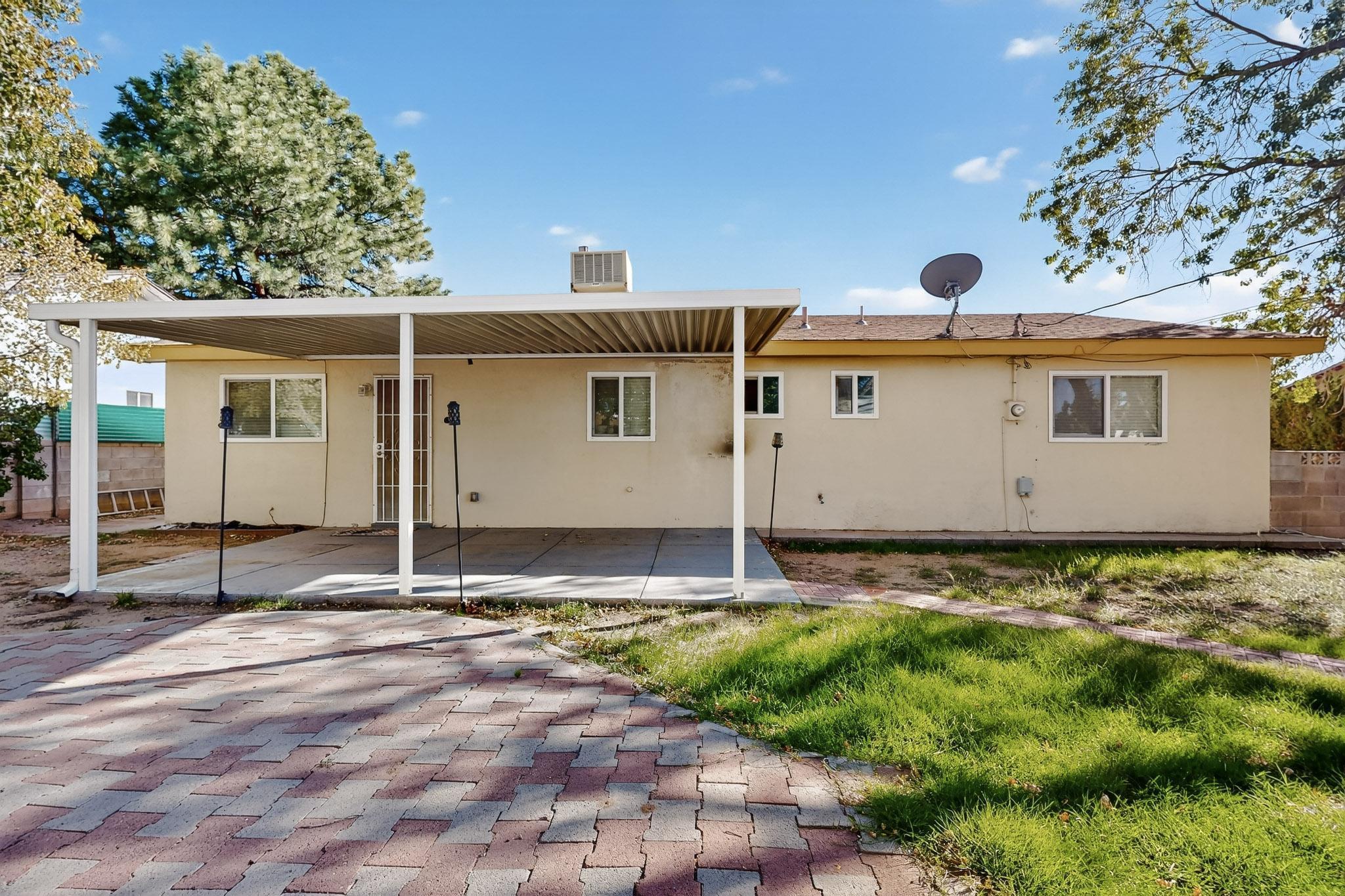 8801 Avenales Avenue NE