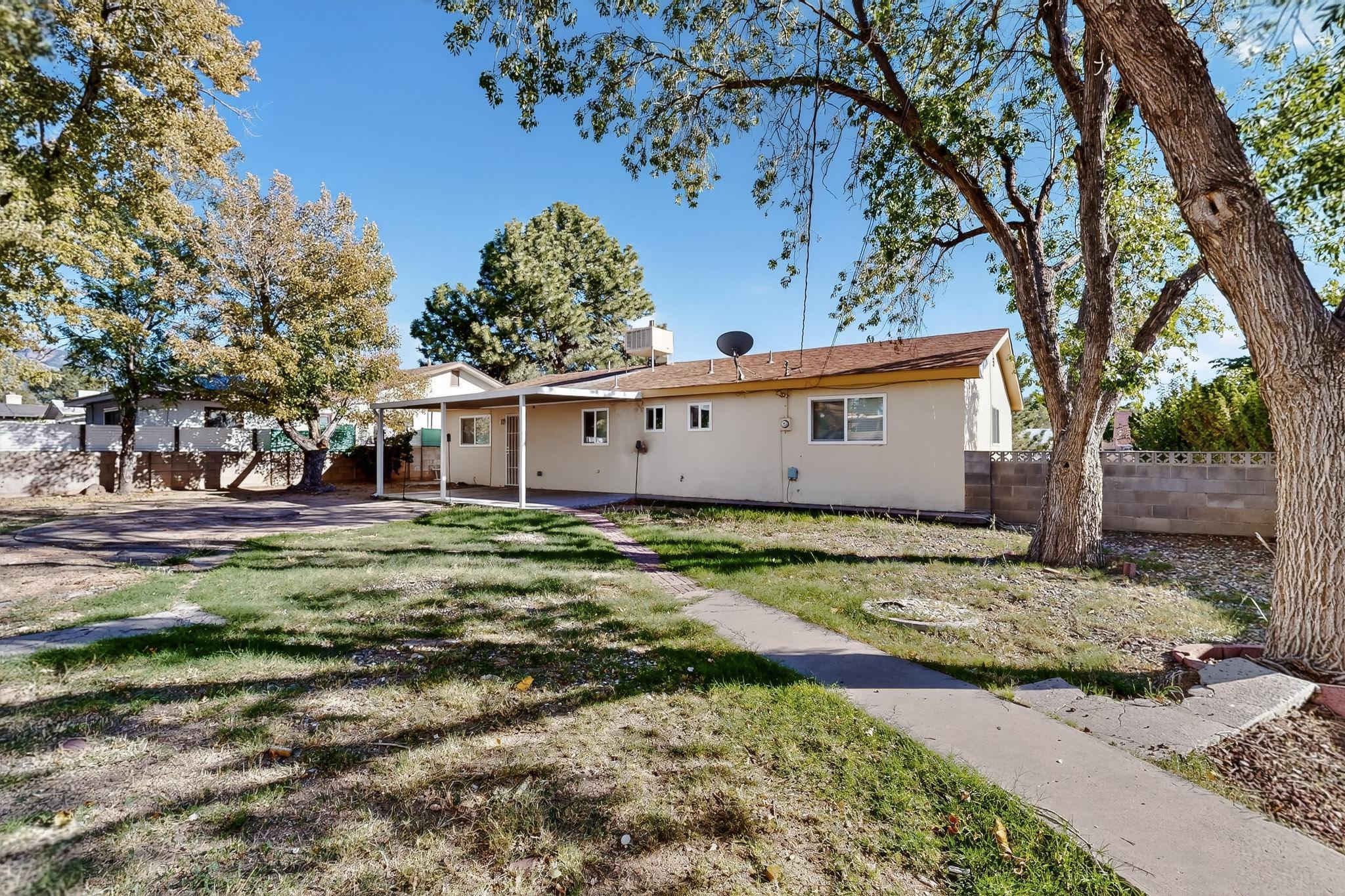 8801 Avenales Avenue NE