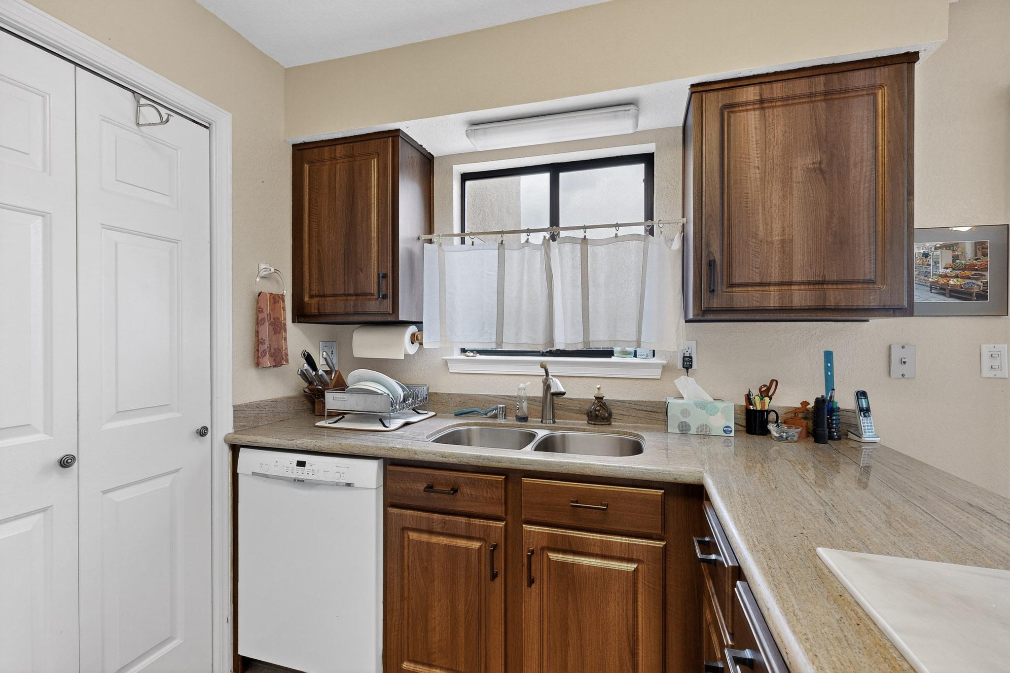 2900 Vista Del Rey NE UNIT 9A