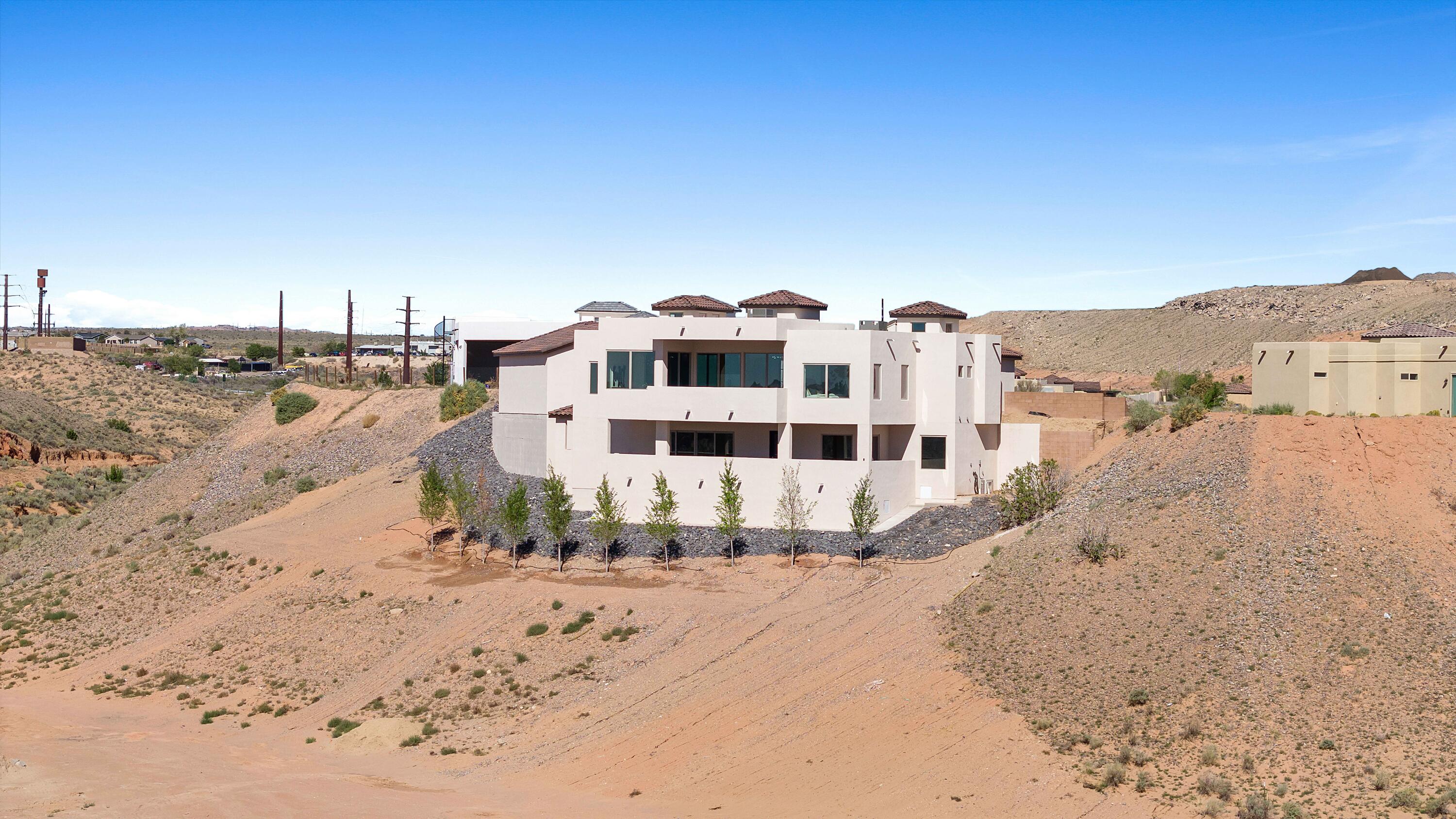 2505 Mansart Court NE