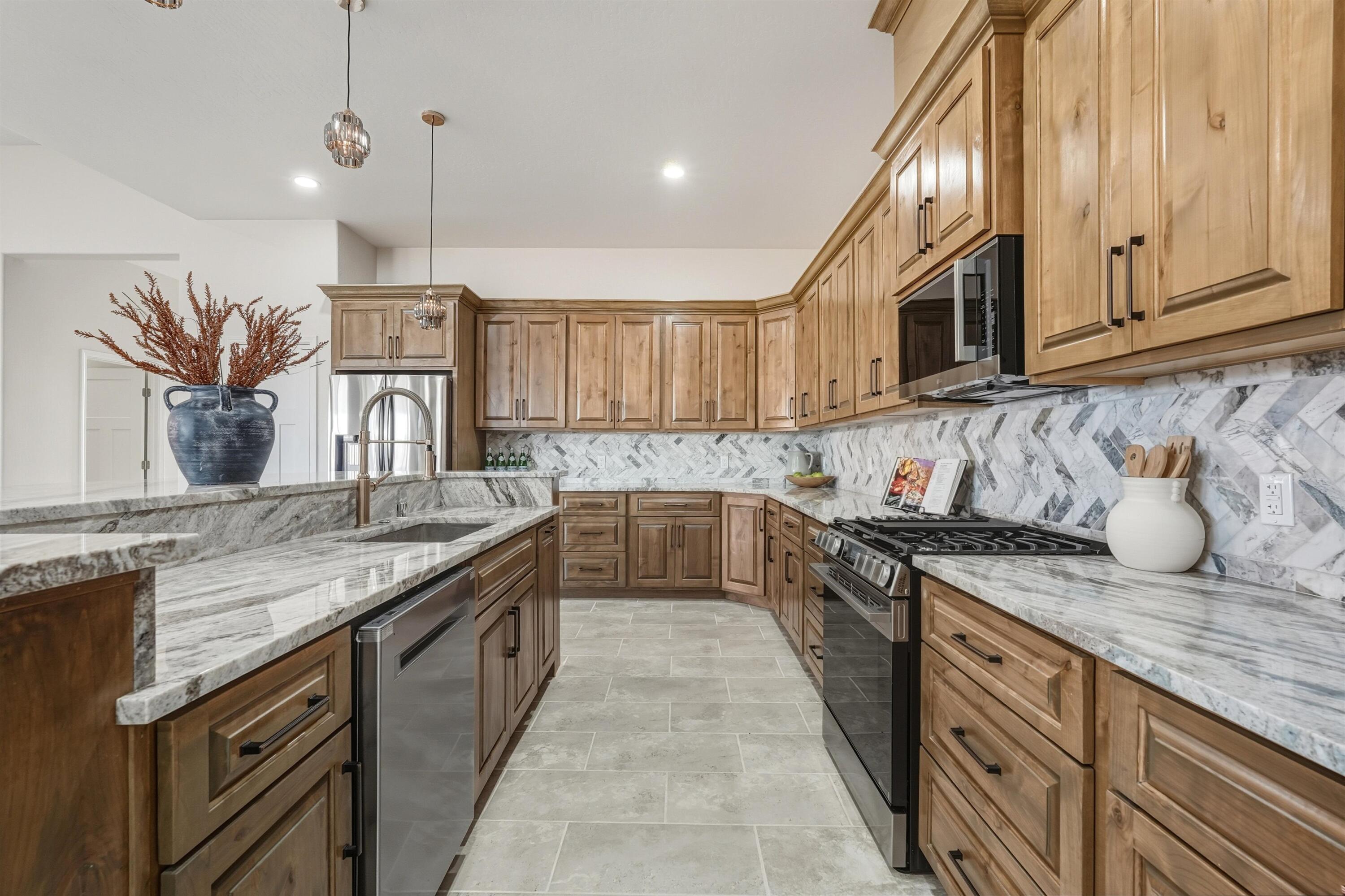 608 Northern Boulevard NE