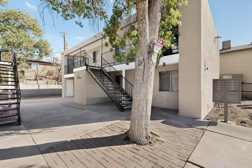 502-504 Utah Street NE