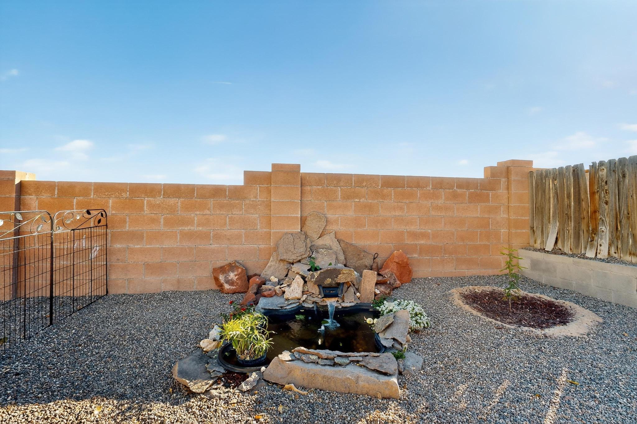 616 Sedona Meadows Drive NE