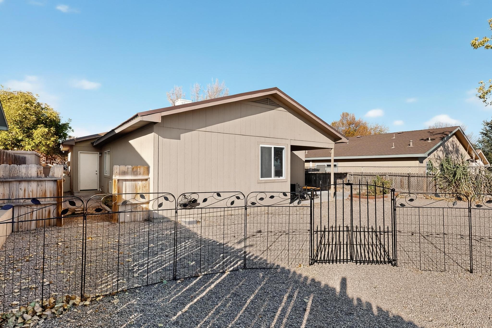 616 Sedona Meadows Drive NE