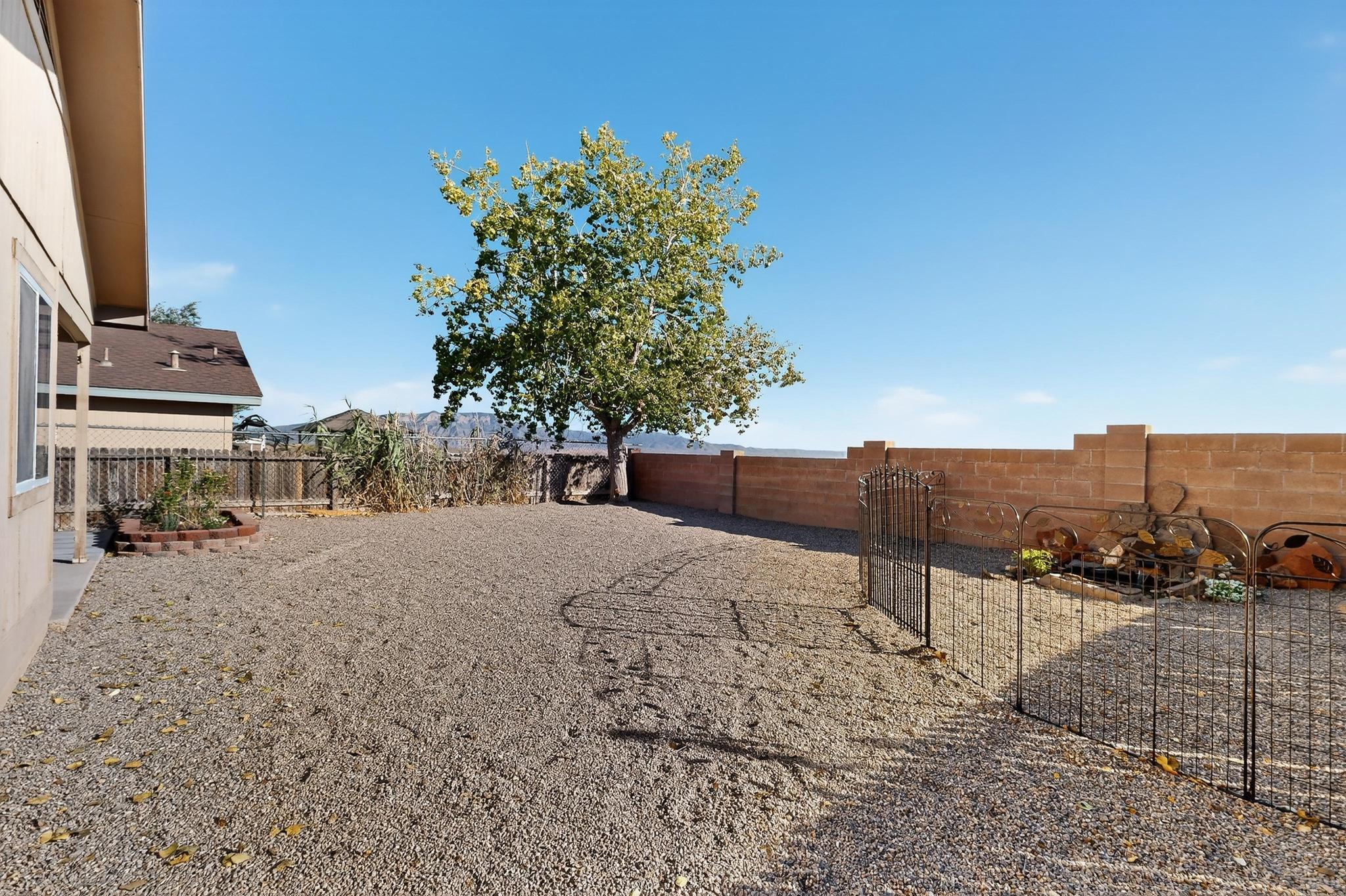 616 Sedona Meadows Drive NE