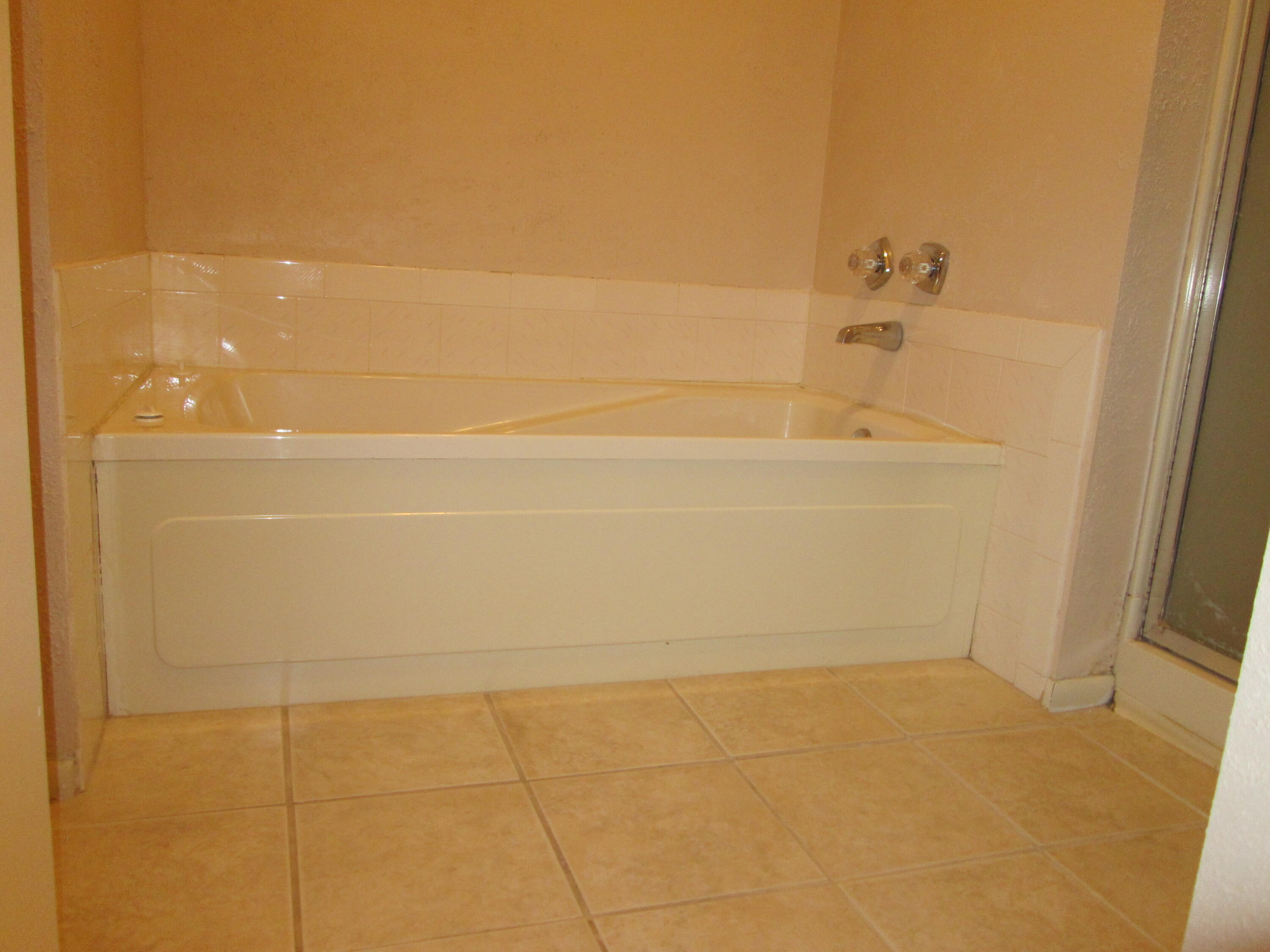 10105 Malaguena Lane NE