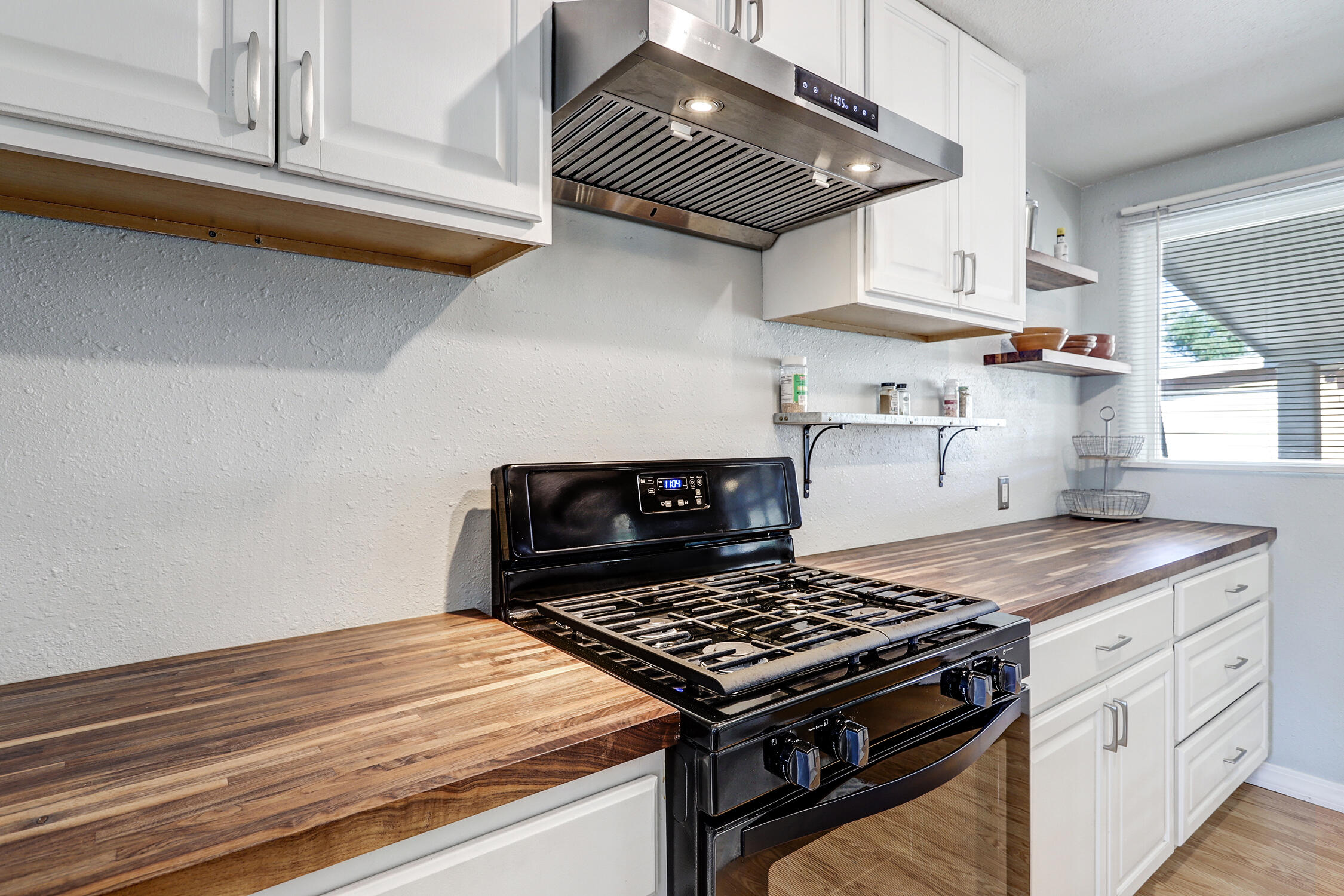 5001 COMANCHE Road NE